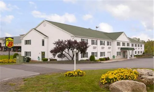 Facade/entrance in Super 8 by Wyndham Webster/Rochester