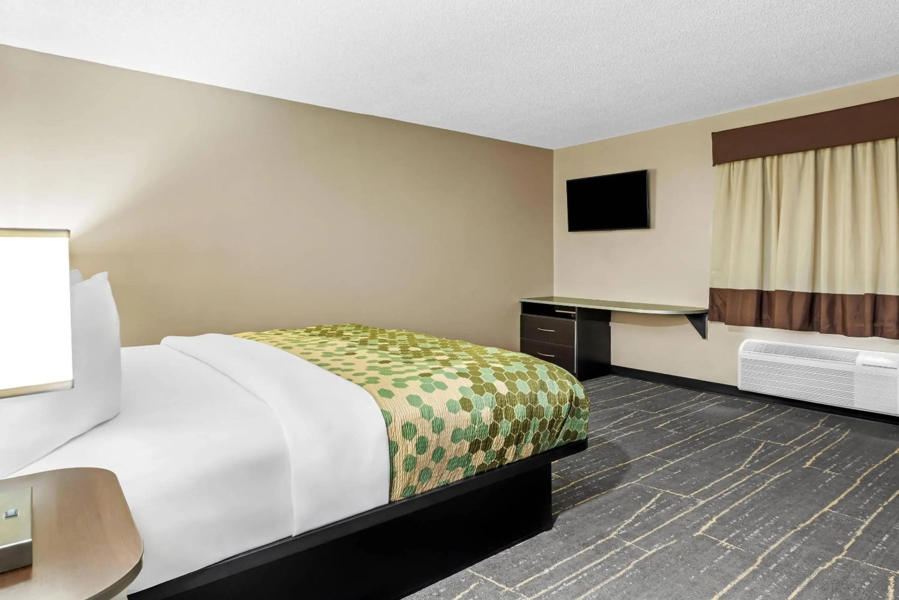 Bedroom, Bed in Rodeway Inn