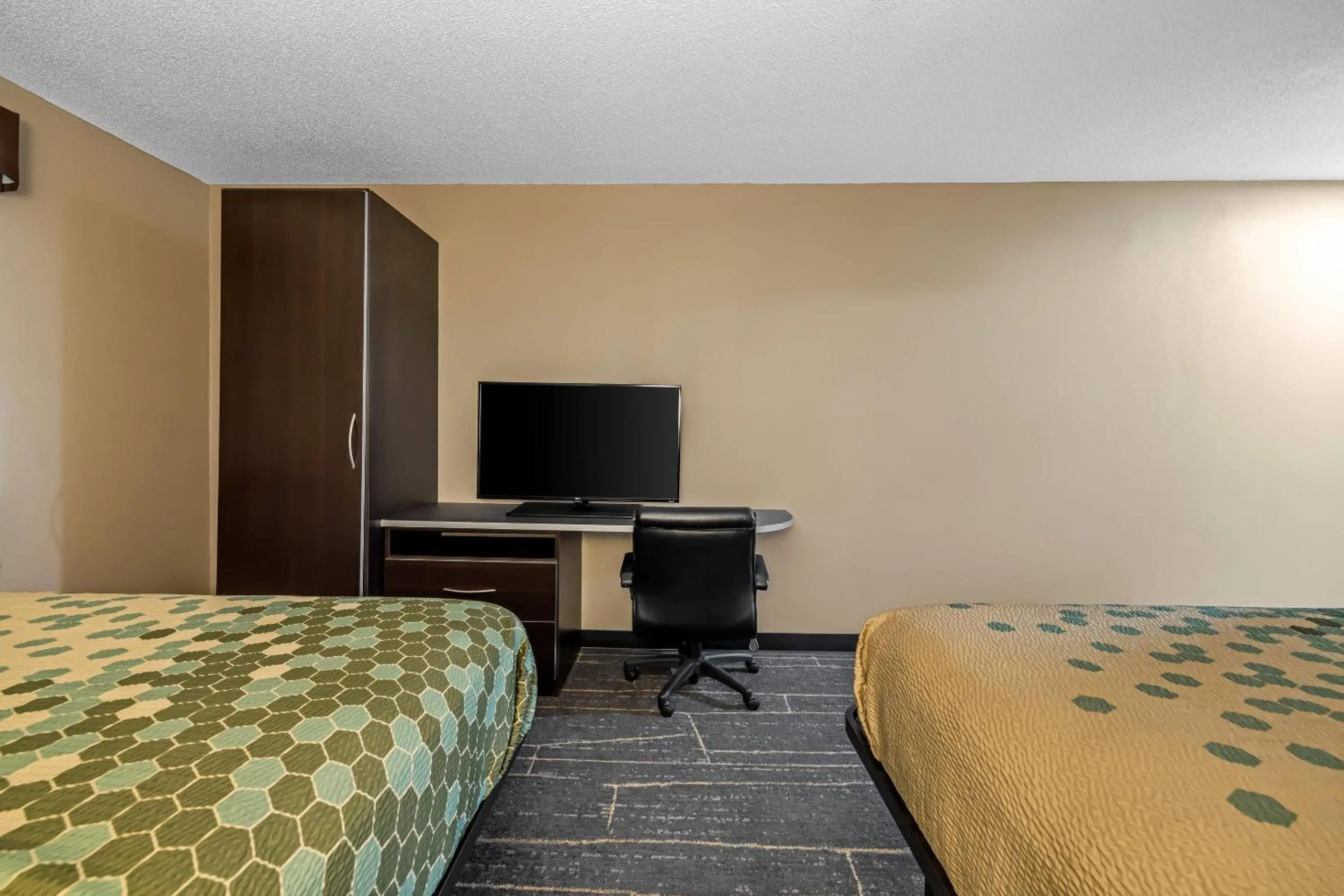 Bedroom, Bed in Rodeway Inn