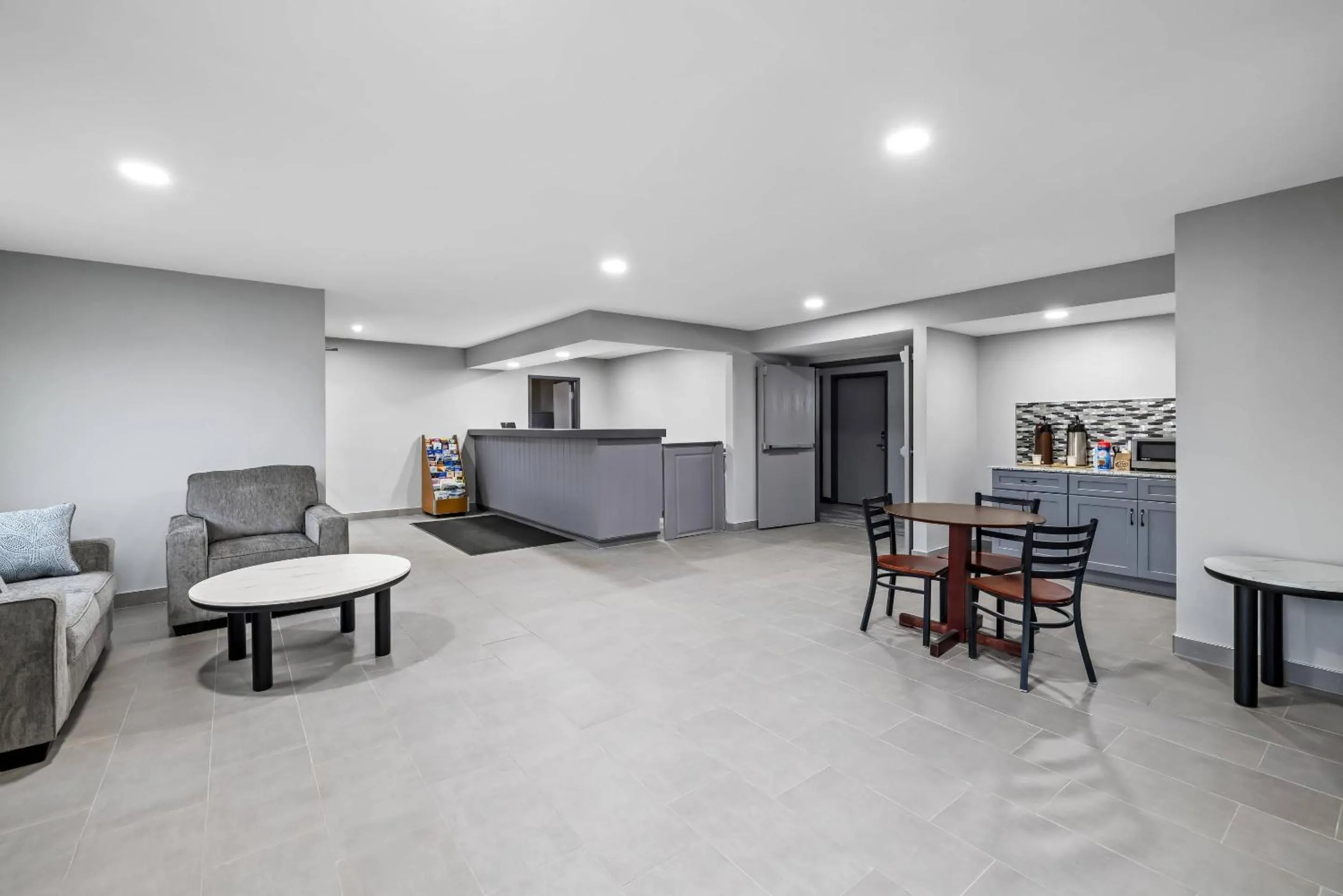 Lobby or reception in Rodeway Inn