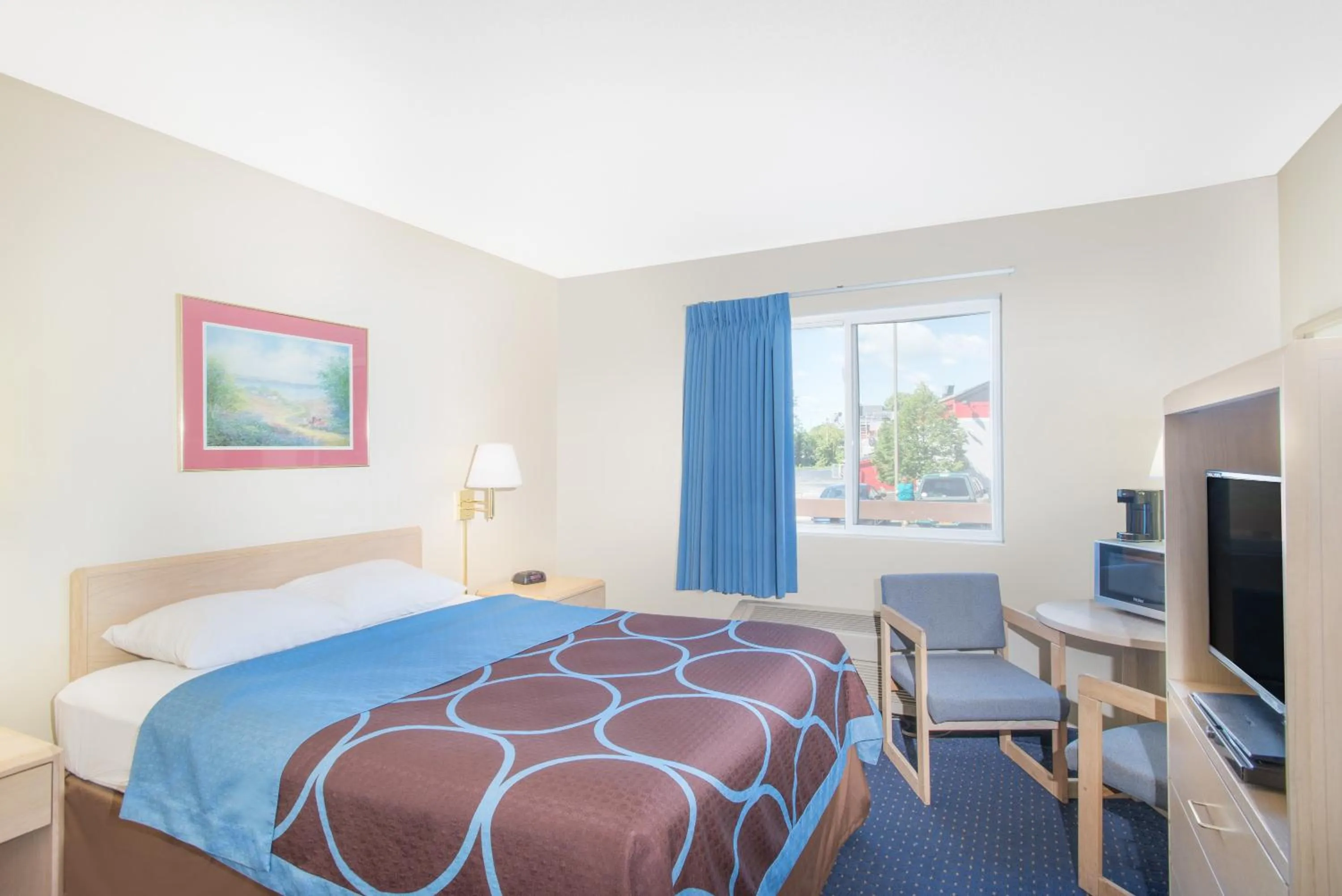 Photo of the whole room in Super 8 by Wyndham Webster/Rochester