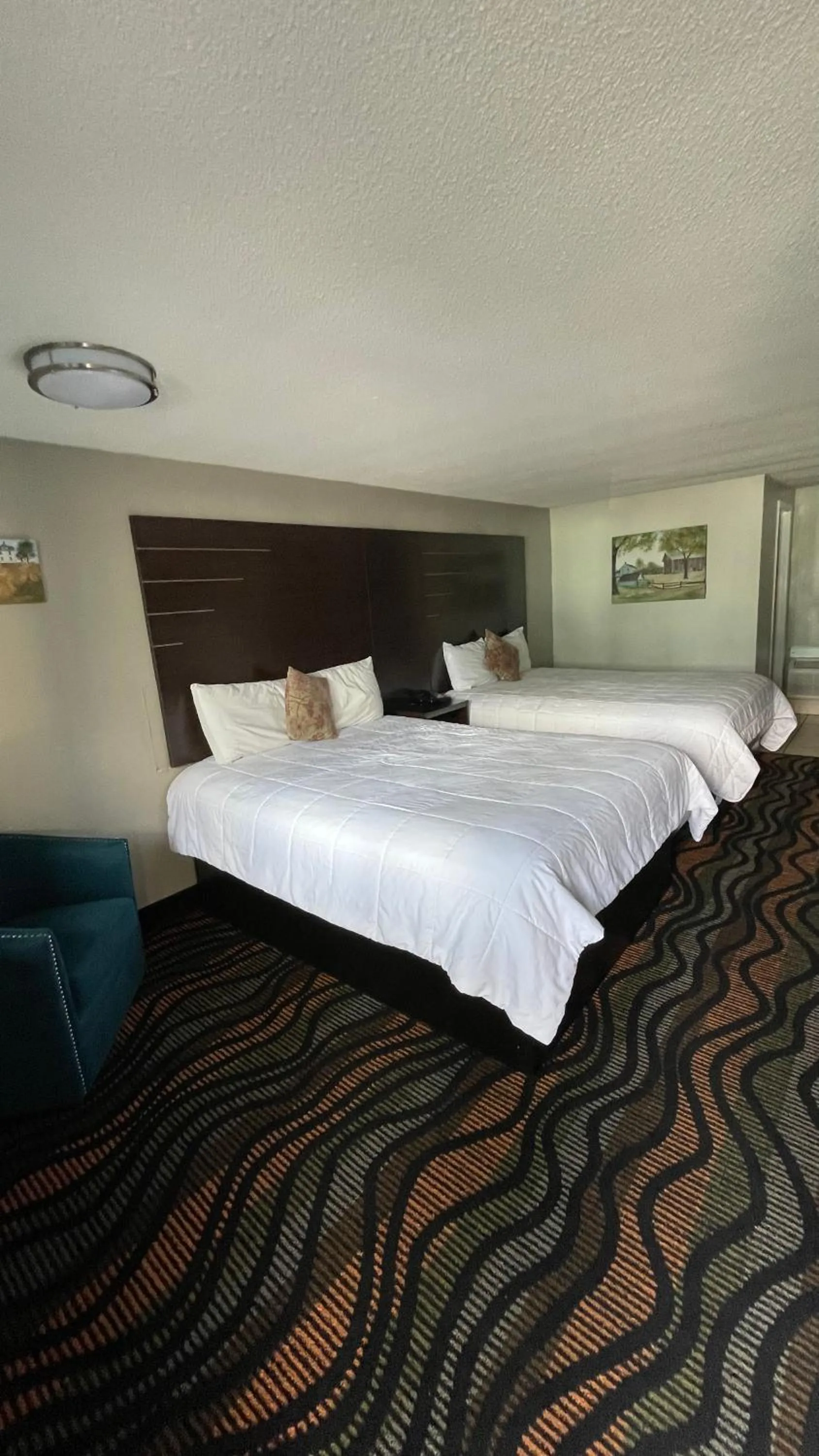 Bedroom, Bed in Country Town N' Suites