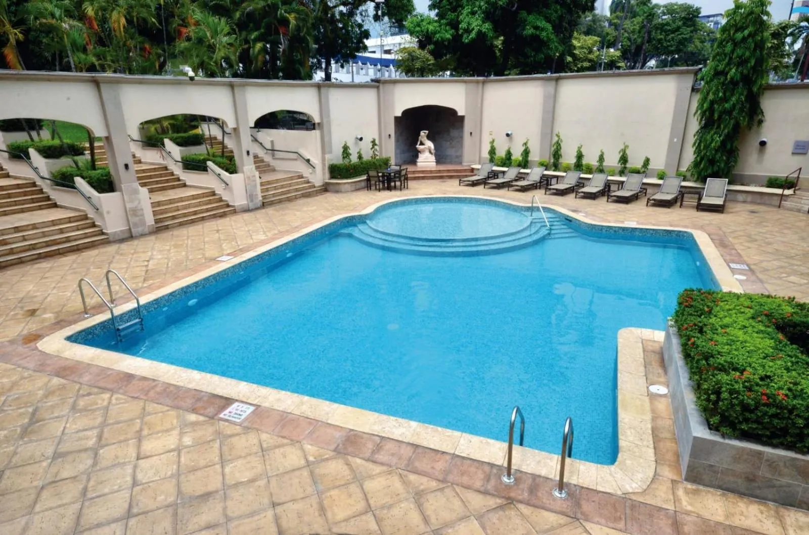Swimming pool in Hilton Princess San Pedro Sula