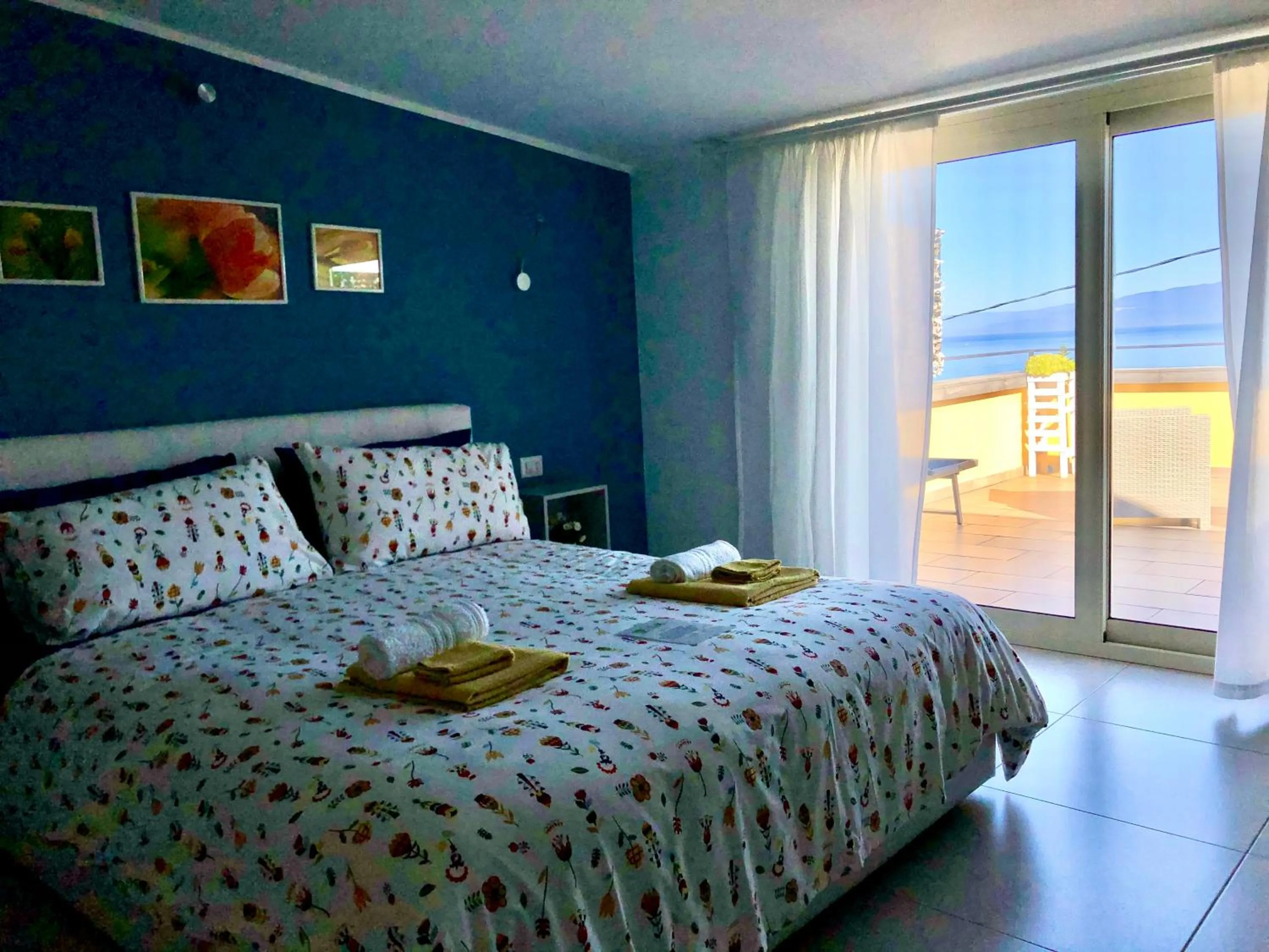 Sea view, Bed in B & B Il Giardino sul Mare