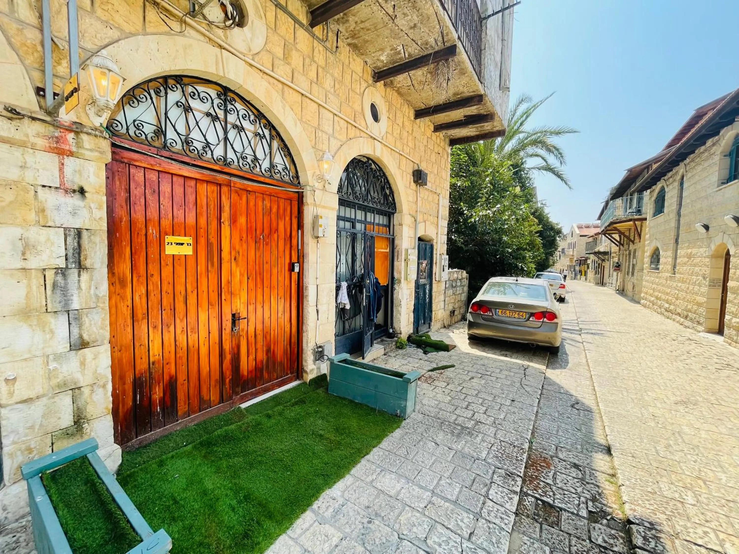 Facade/entrance in Zimmer in old City
