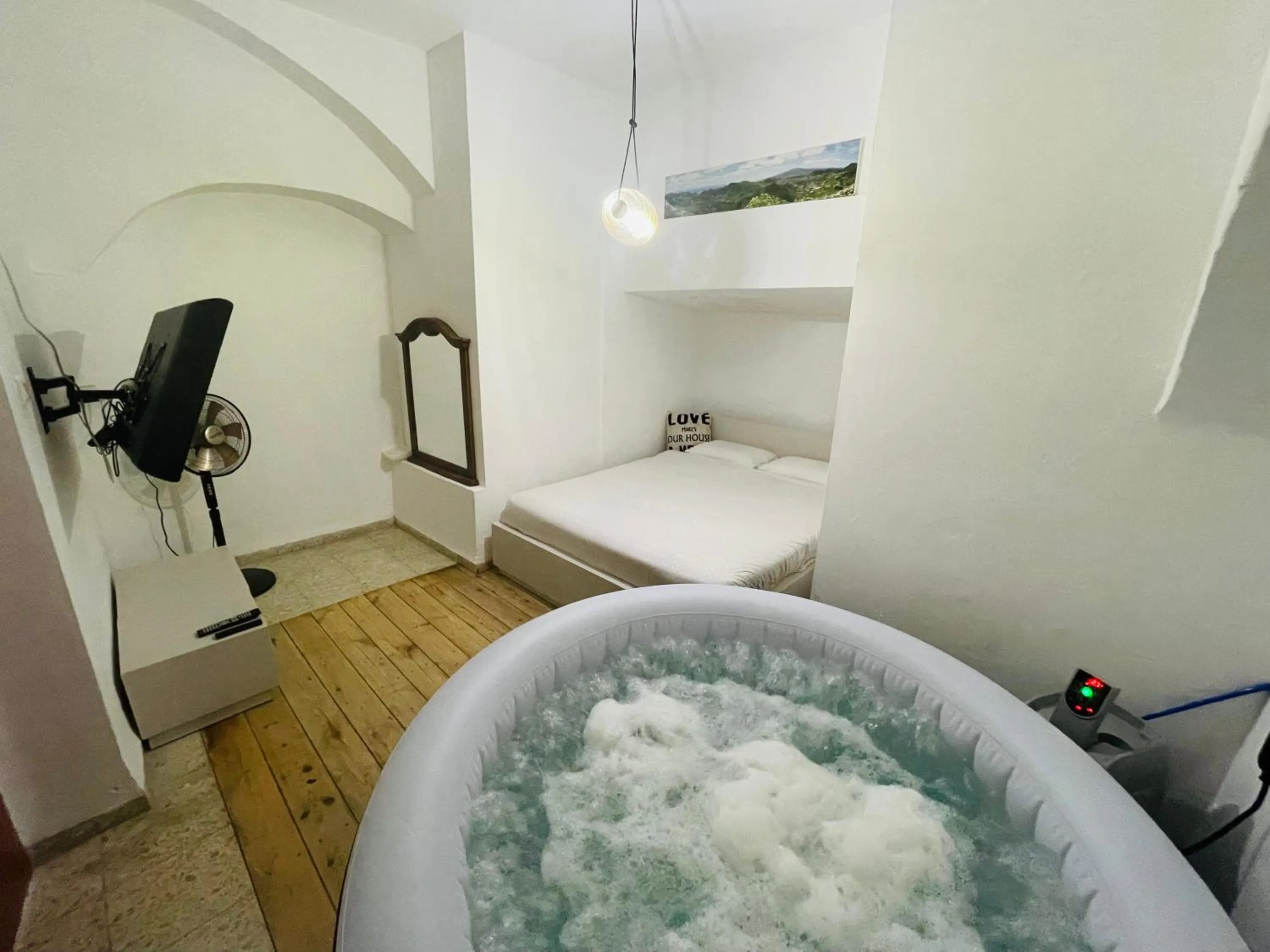 Hot Tub, Bathroom in Zimmer in old City