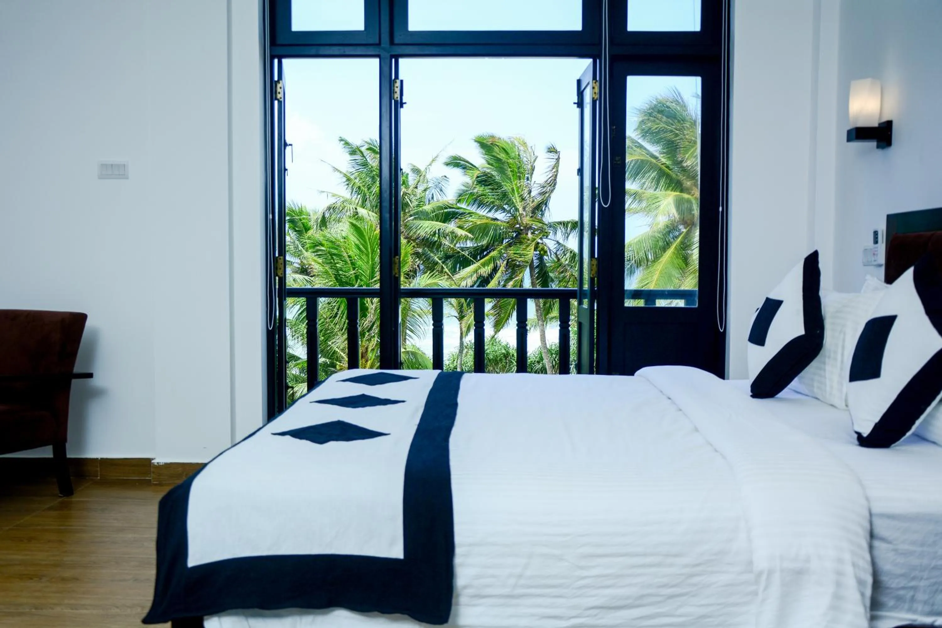 Restaurant/places to eat, Bed in Villa Tissa Beach Resort