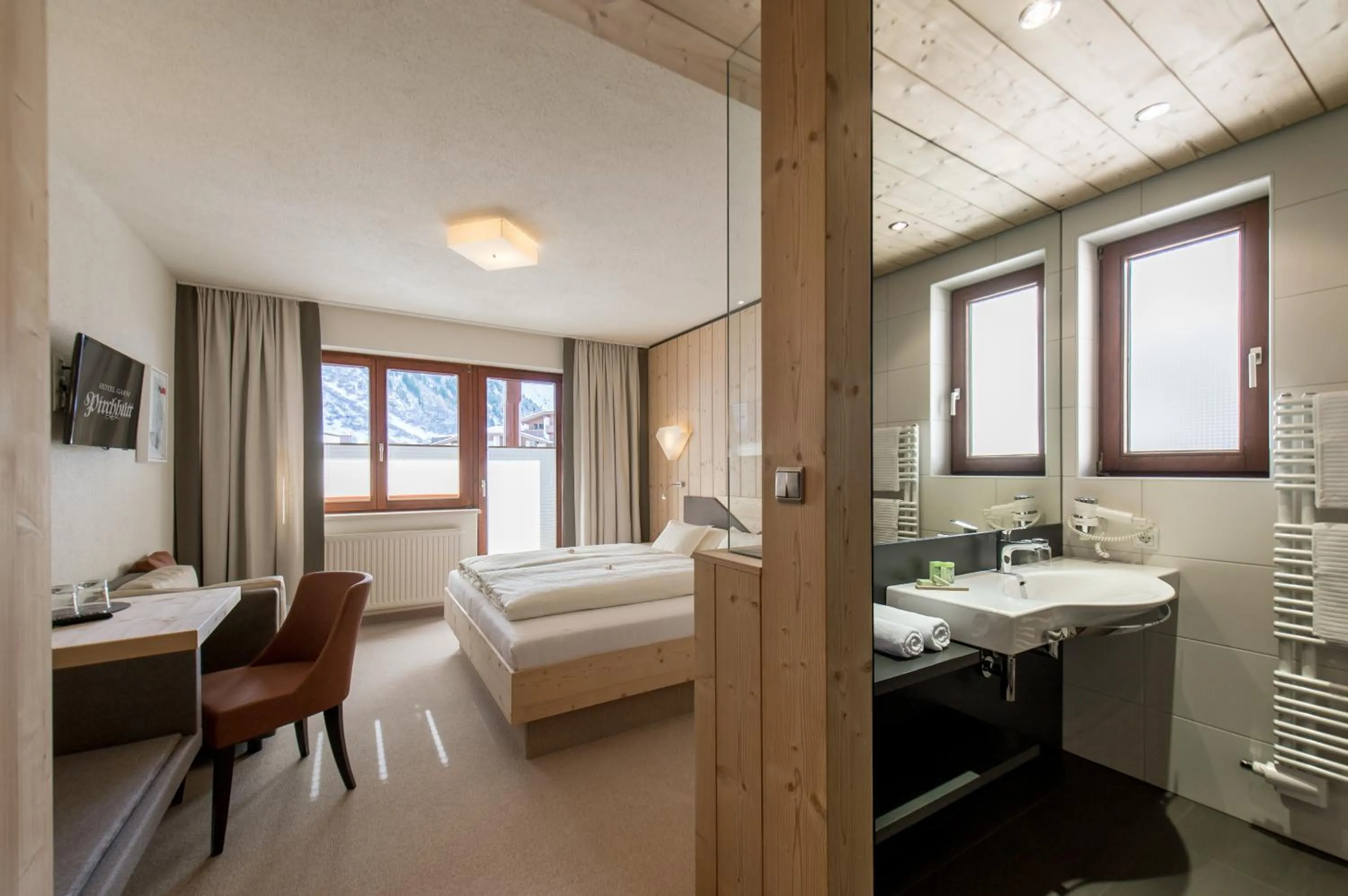 Photo of the whole room, Bed in Hotel Garni Pirchhütt