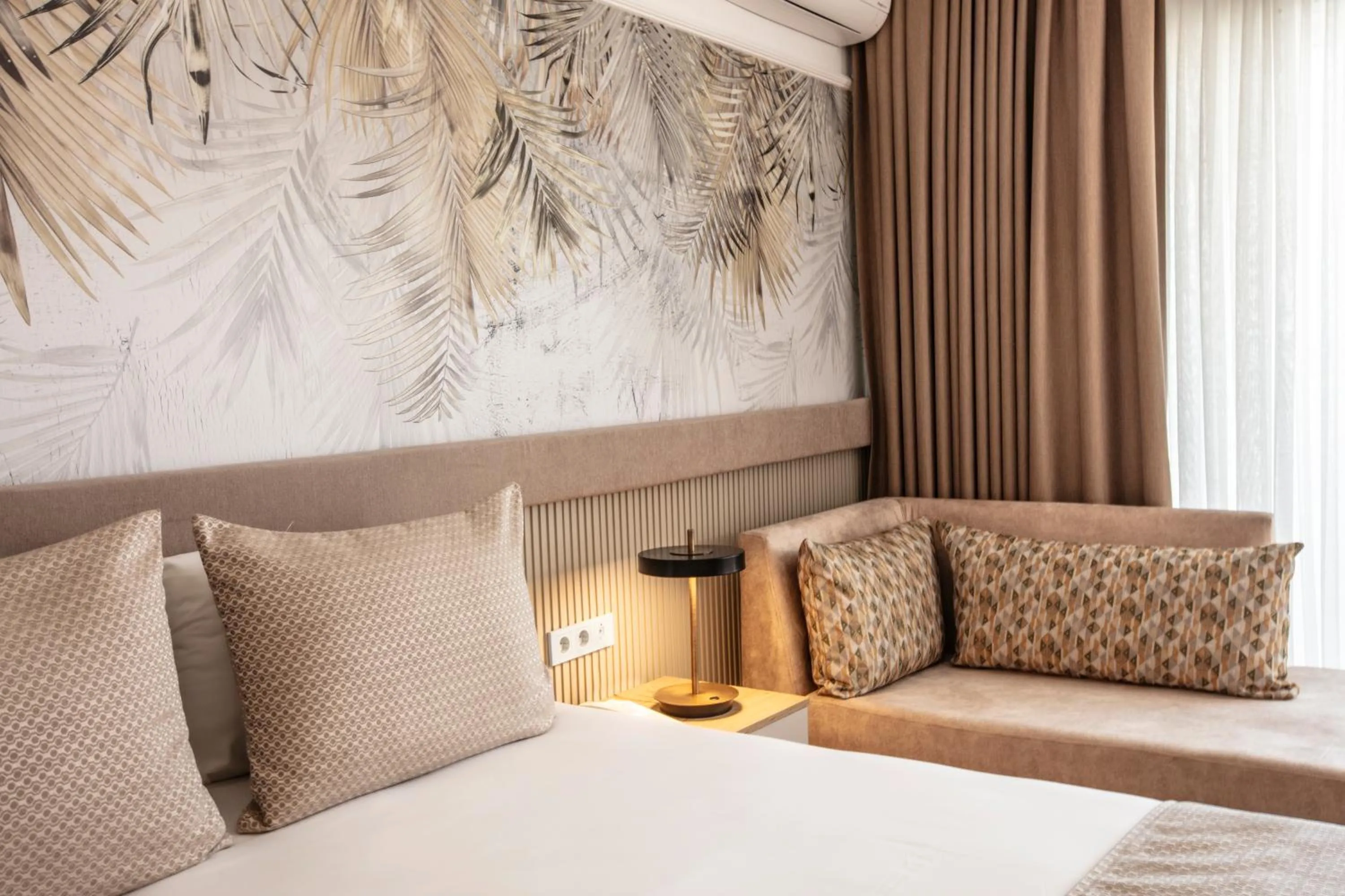 Photo of the whole room, Bed in Palmin Hotel