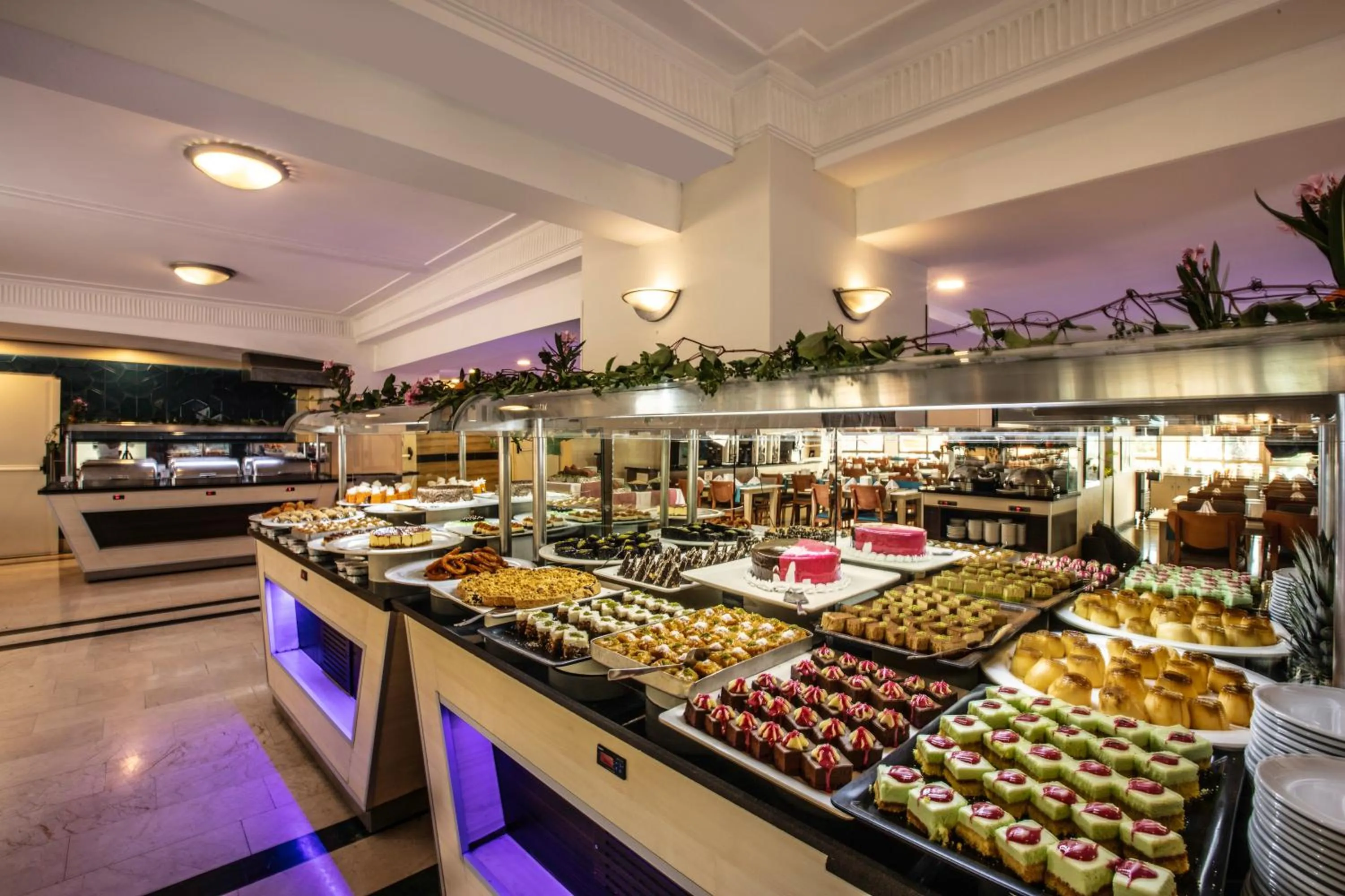 Food and drinks in Palmin Hotel