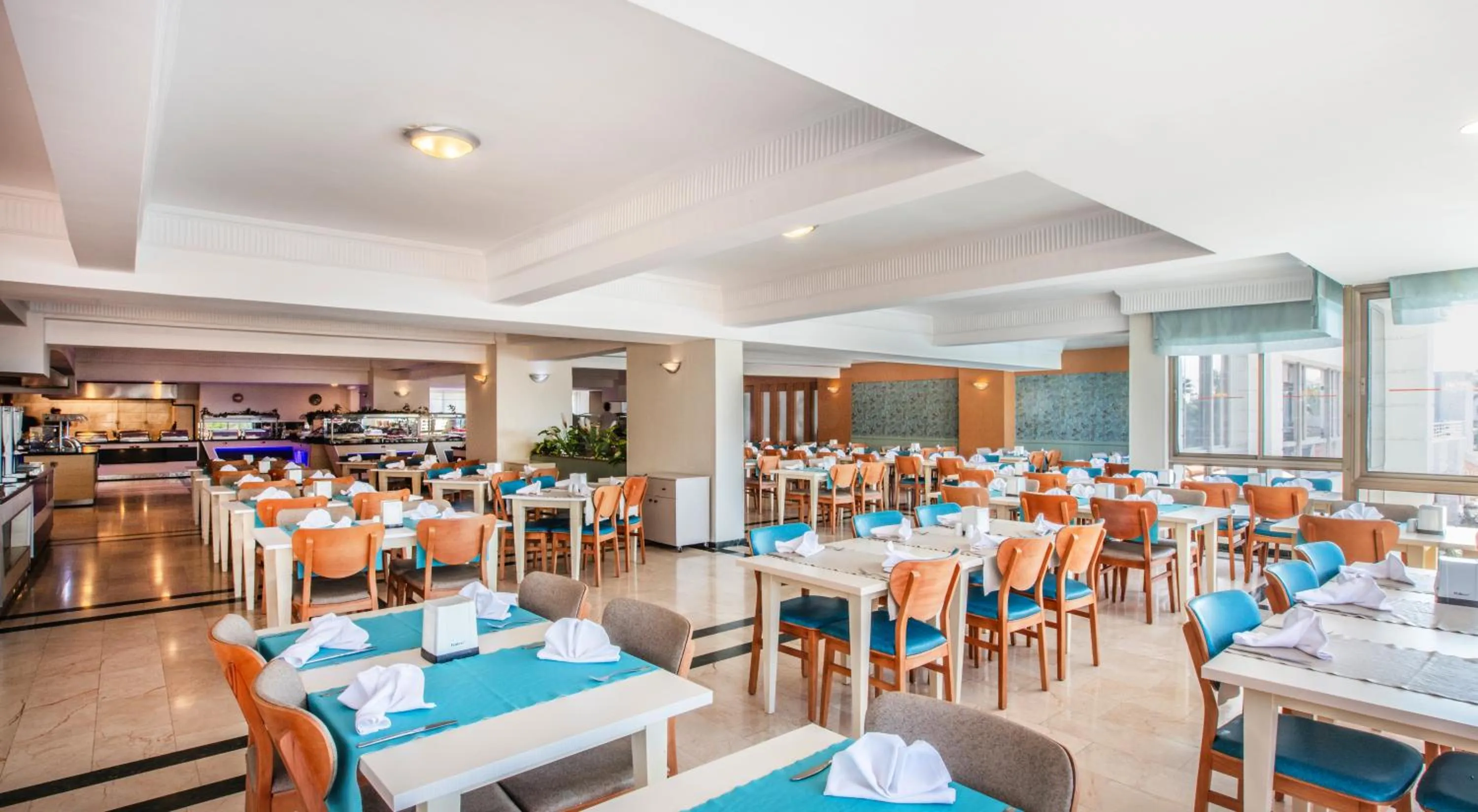 Restaurant/places to eat in Palmin Hotel