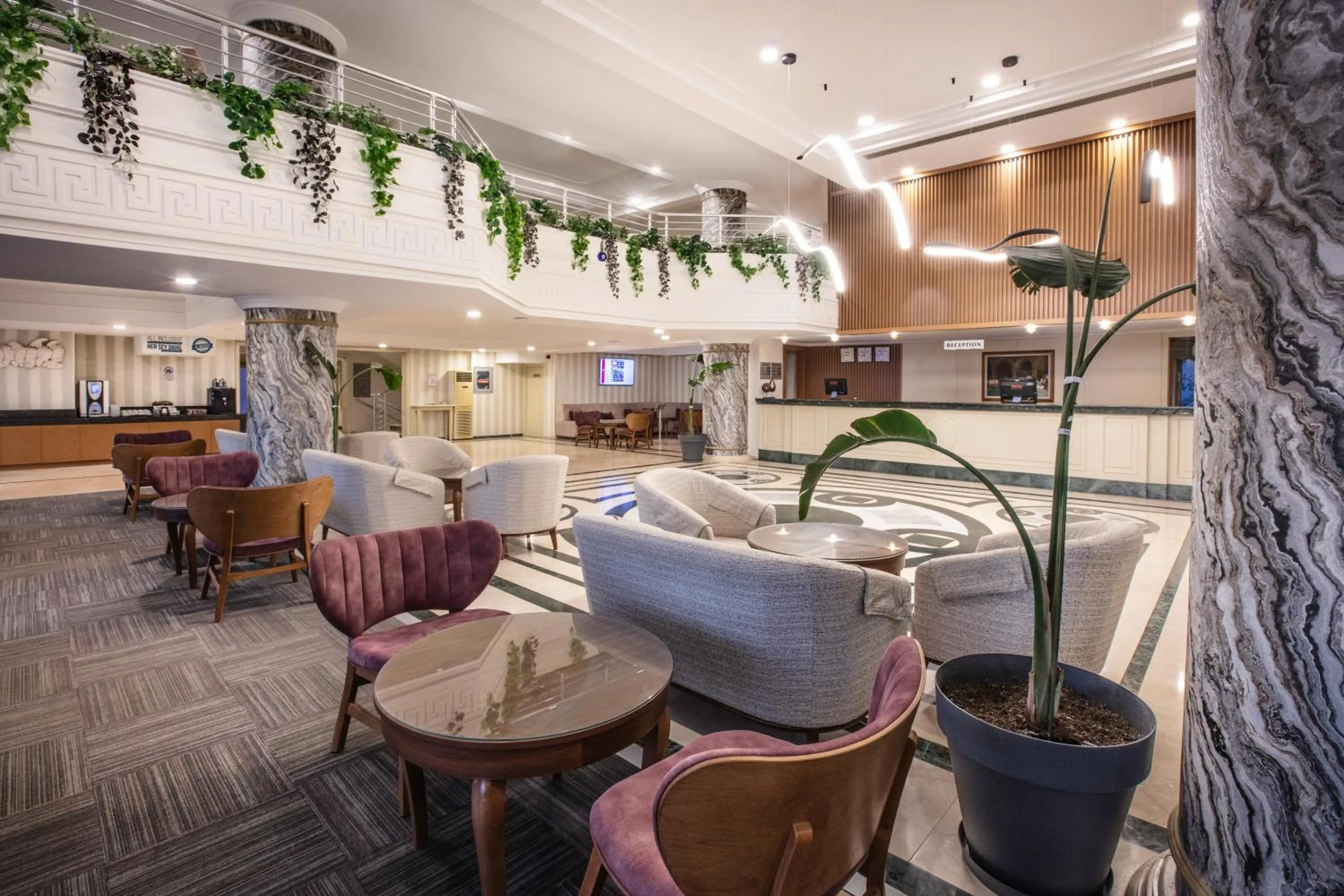 Lobby or reception in Palmin Hotel