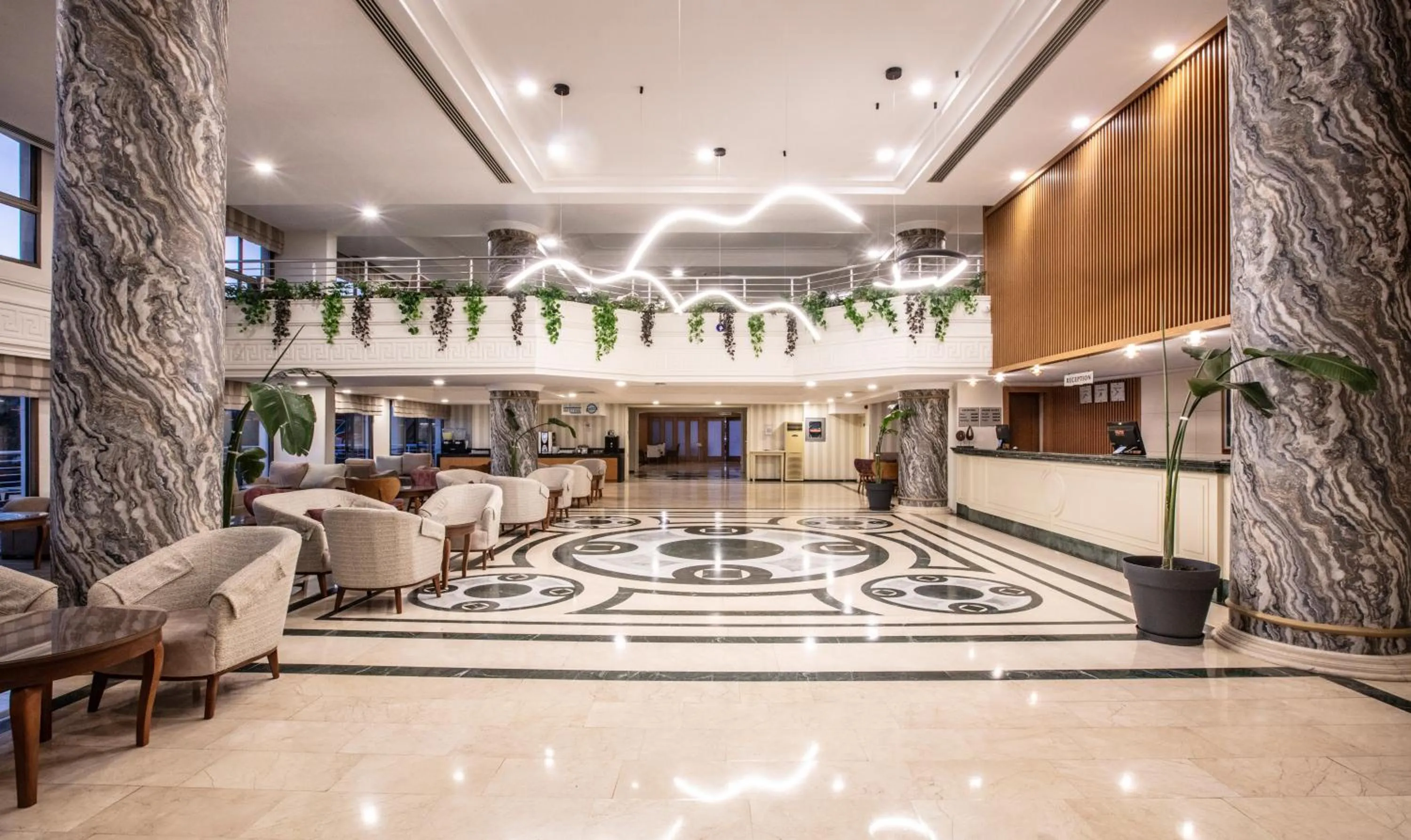 Lobby or reception in Palmin Hotel