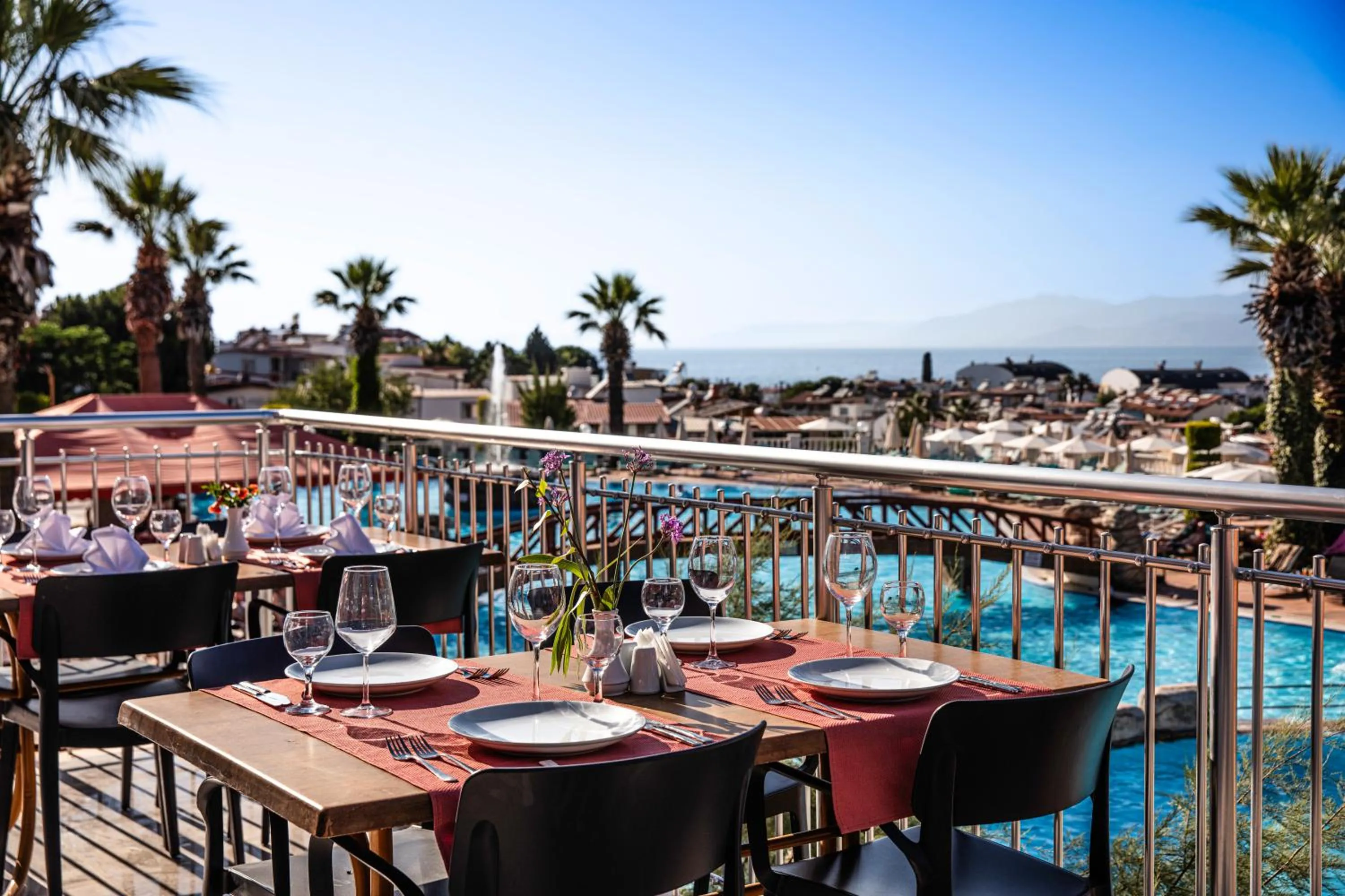 Restaurant/places to eat in Palmin Hotel