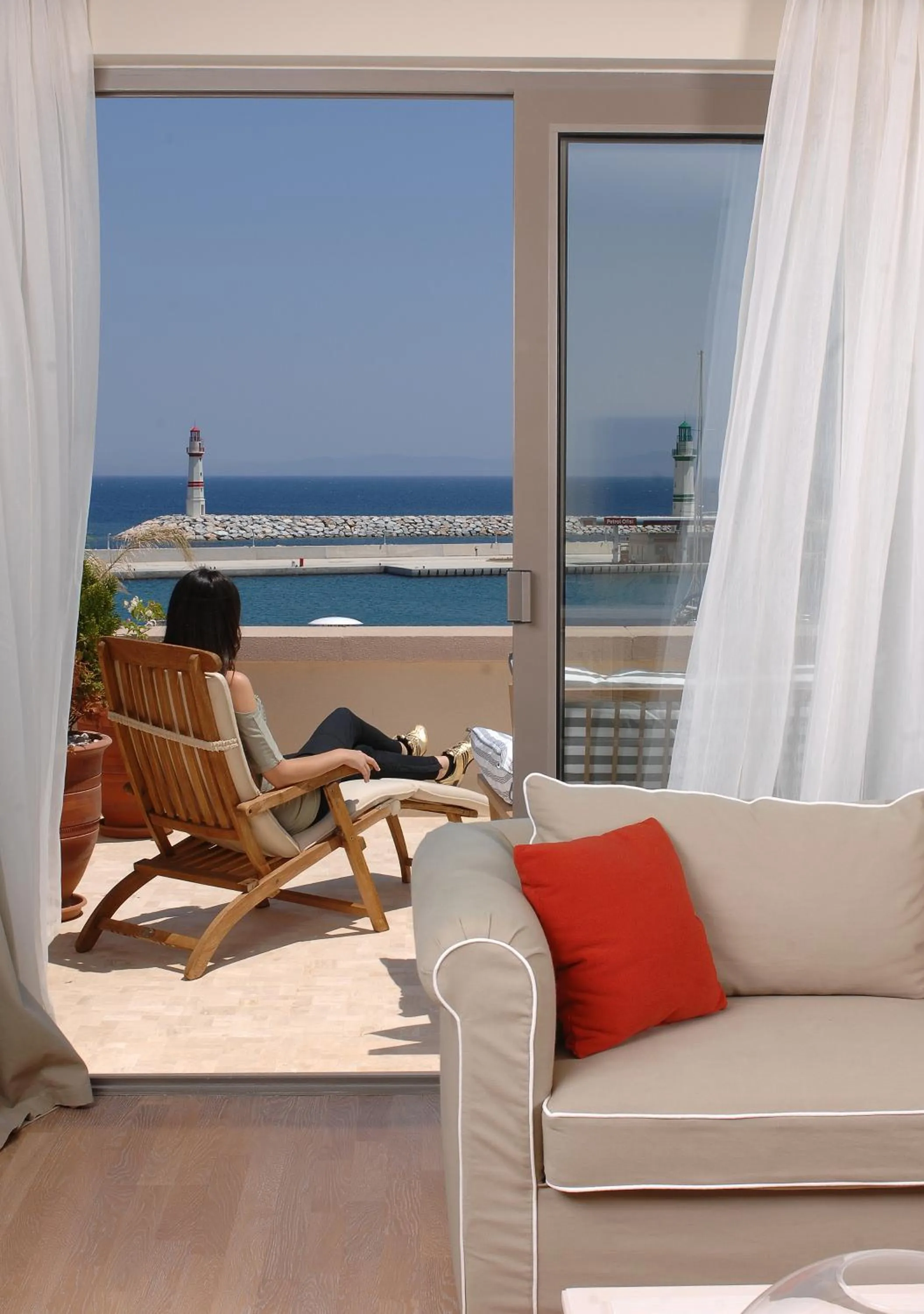 Living room in Yacht Club