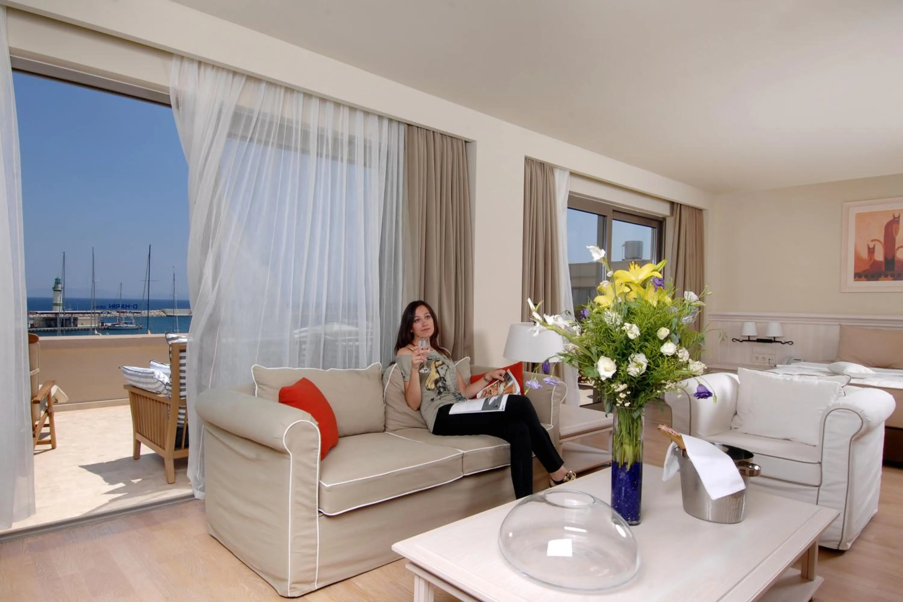 Living room in Yacht Club