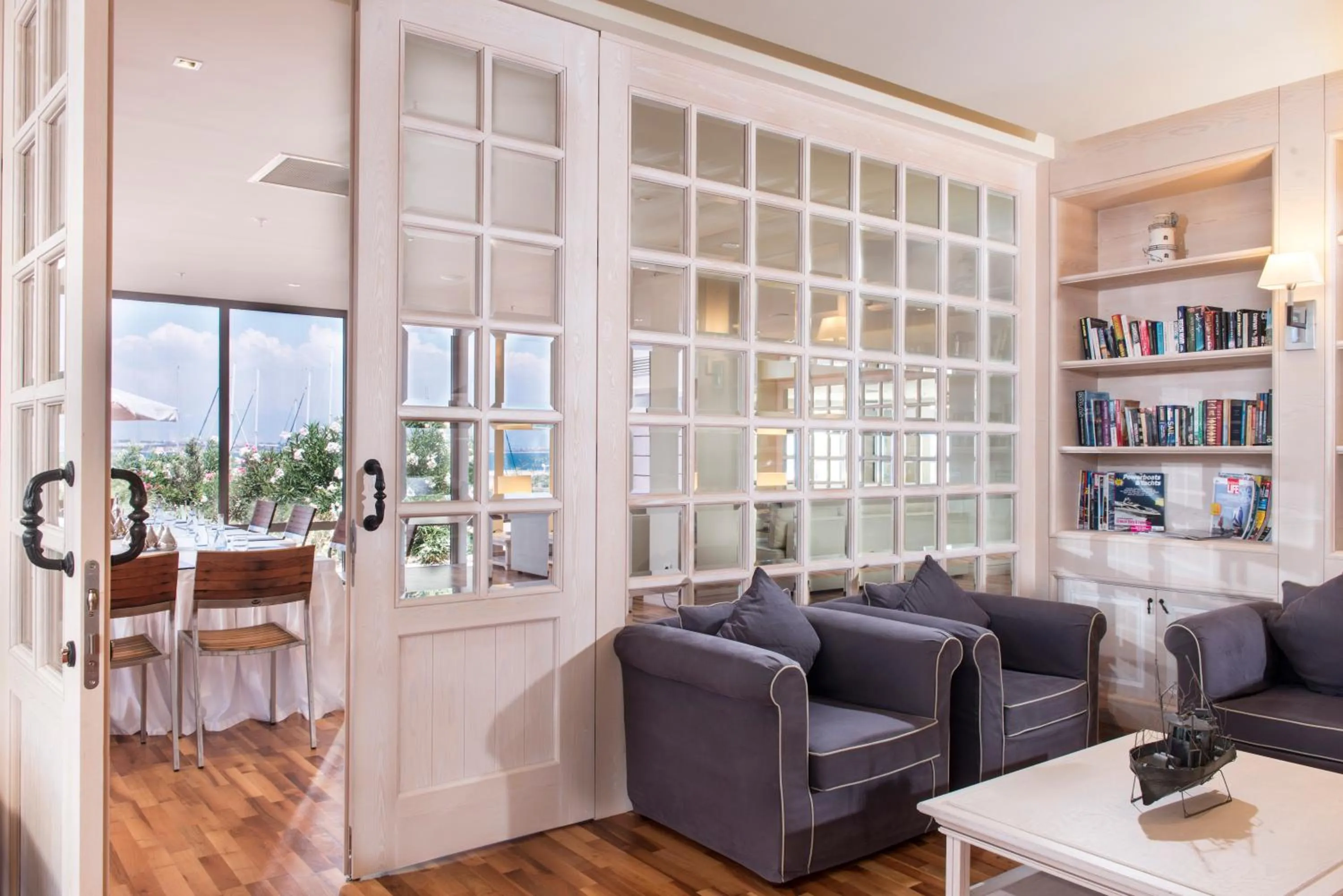 Communal lounge/ TV room in Yacht Club