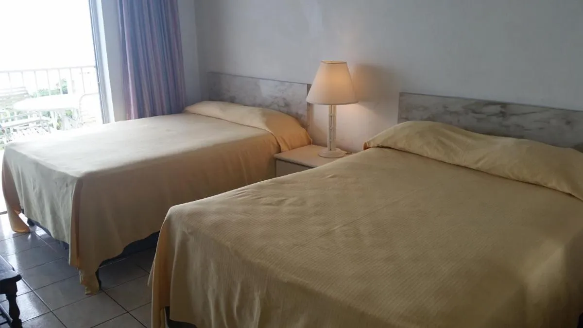 Bedroom, Bed in Montego Bay Club Beach Resort