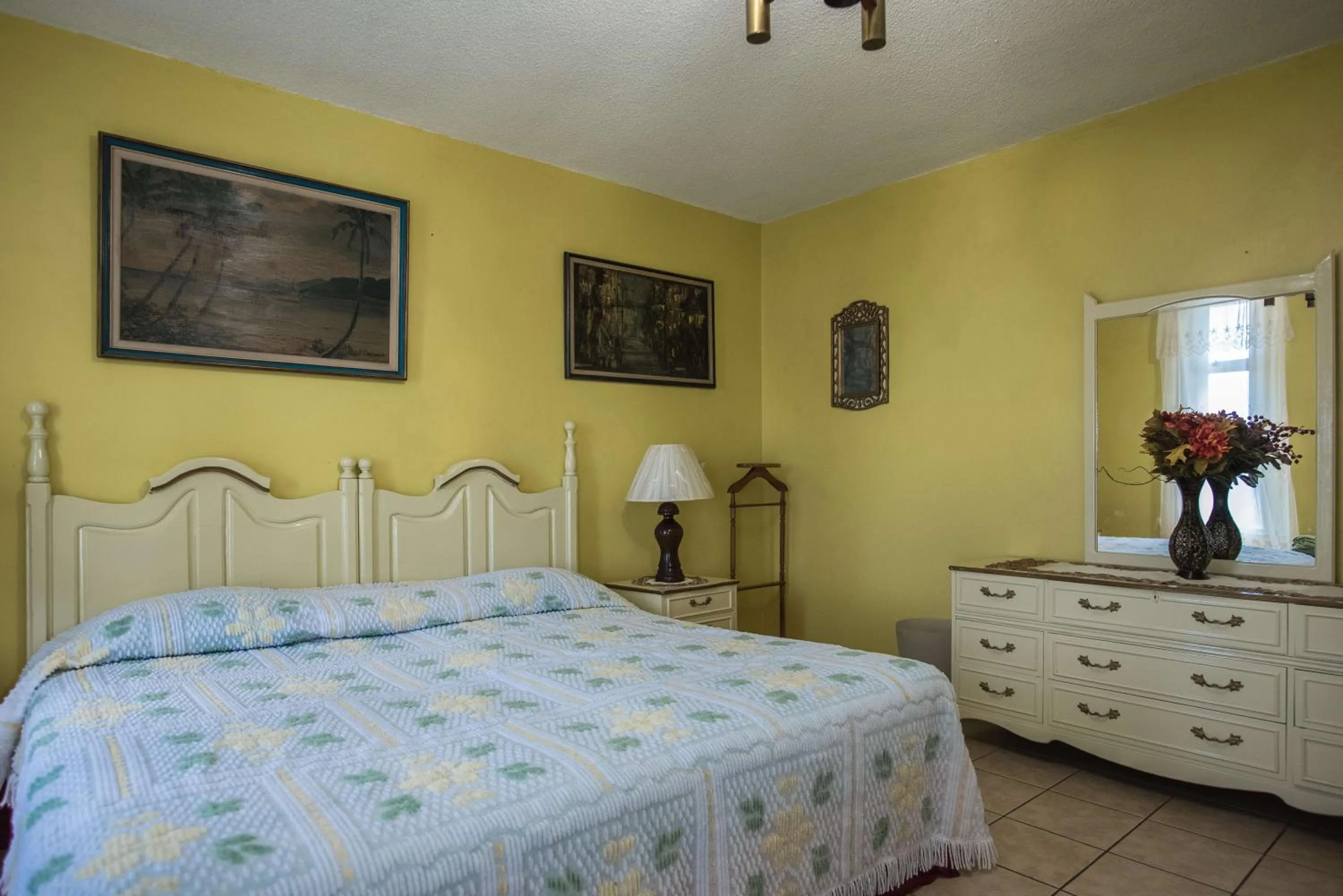 Bedroom, Bed in Montego Bay Club Beach Resort