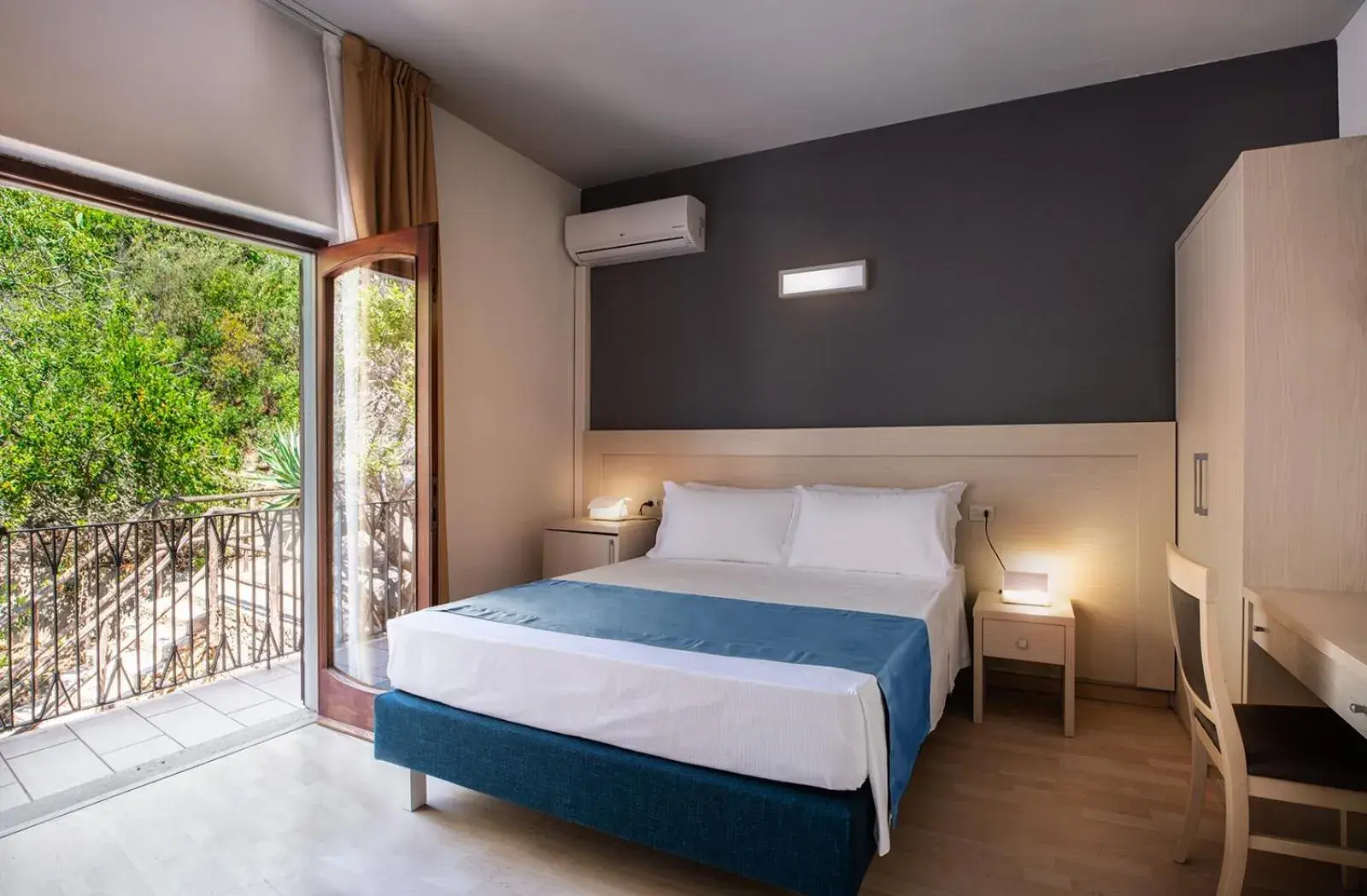 Standard Double or Twin Room in Hotel Baia Imperiale Standard Double or Twin Room in Hotel Baia Imperiale