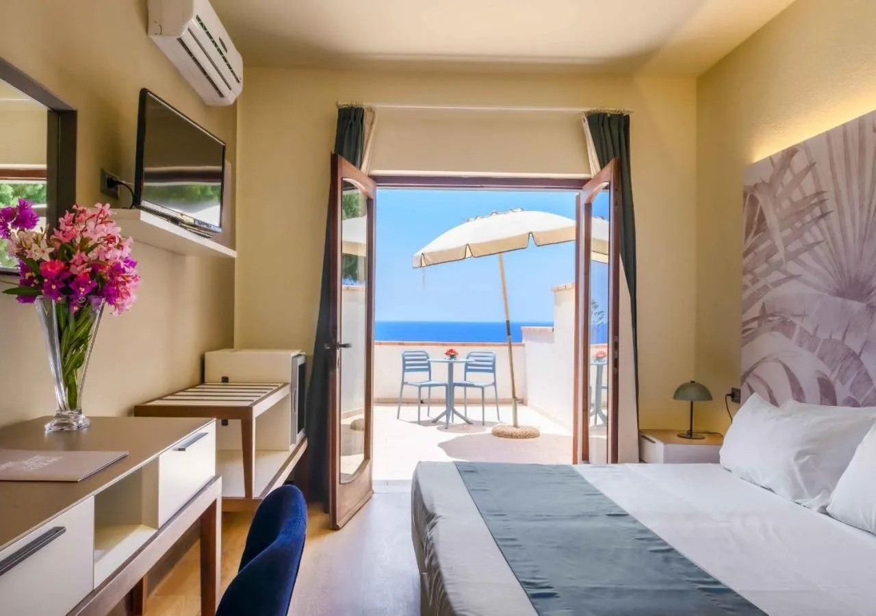 Bedroom in Hotel Baia Imperiale