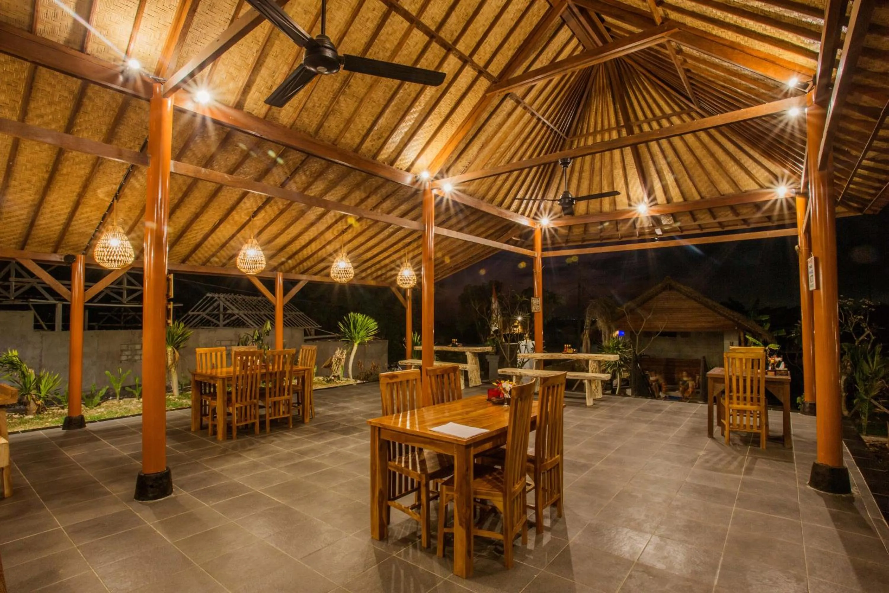 Restaurant/places to eat in D'Coin Lembongan