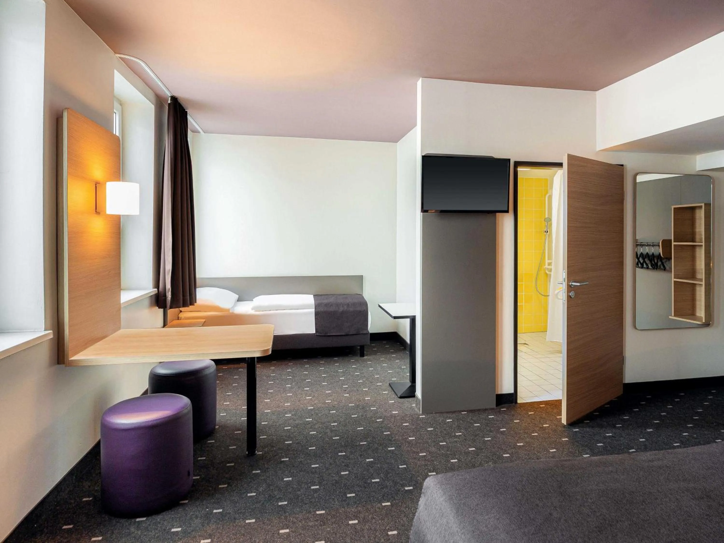 Photo of the whole room, Bed in B&B HOTEL Düsseldorf-Mitte