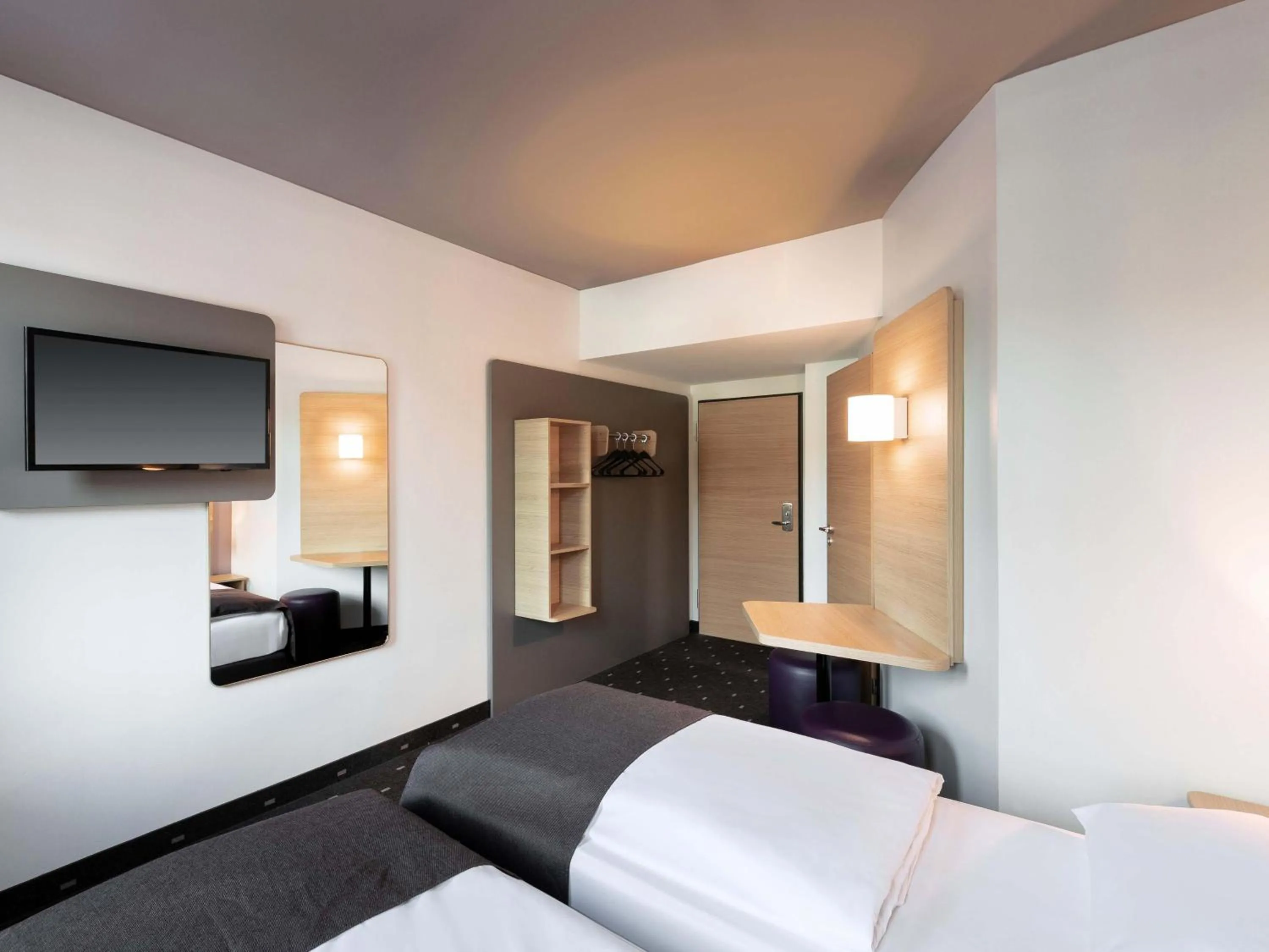 Photo of the whole room, Bed in B&B HOTEL Düsseldorf-Mitte