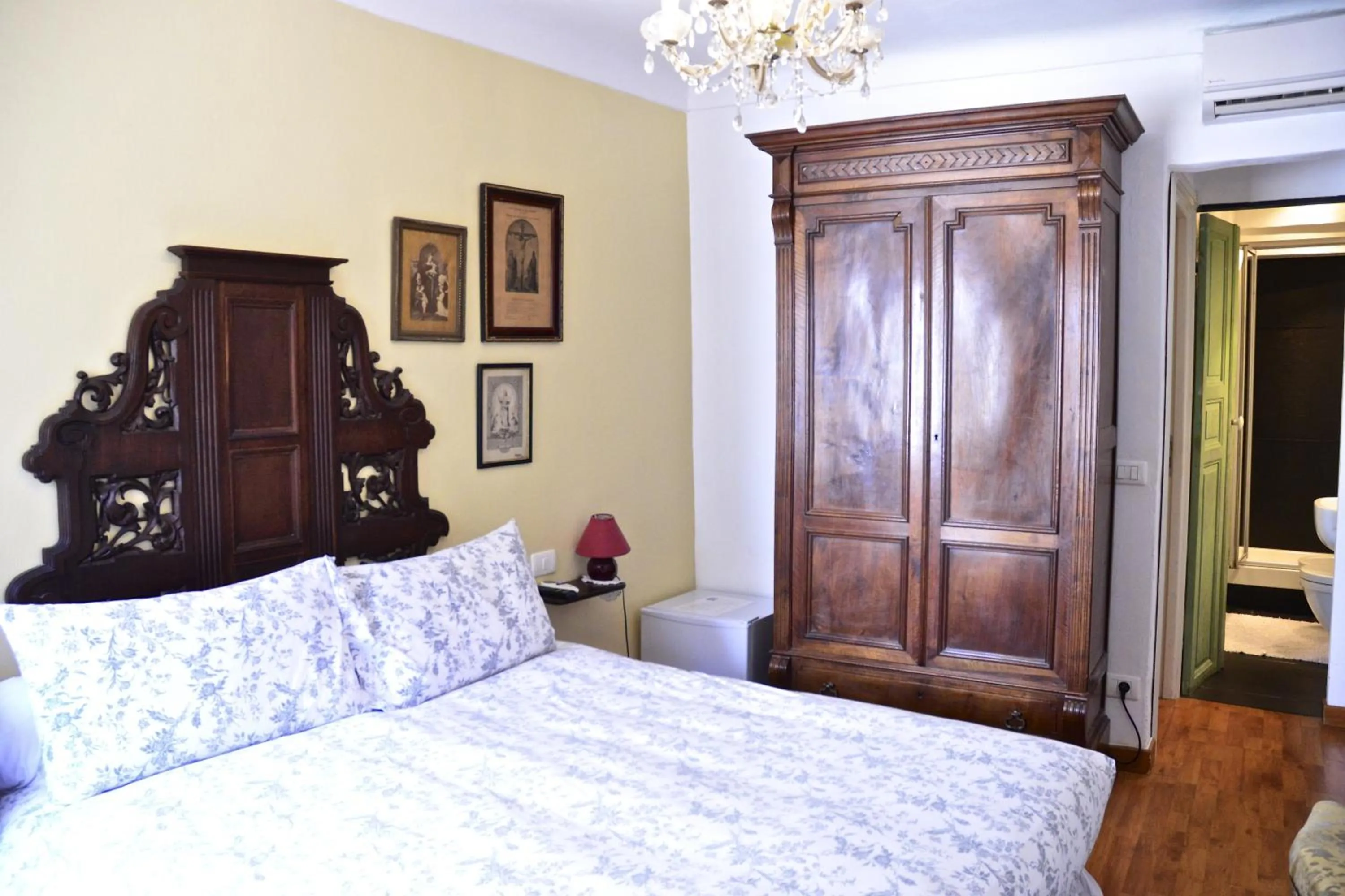 Photo of the whole room, Bed in La Terrazza dei Pelargoni B&B