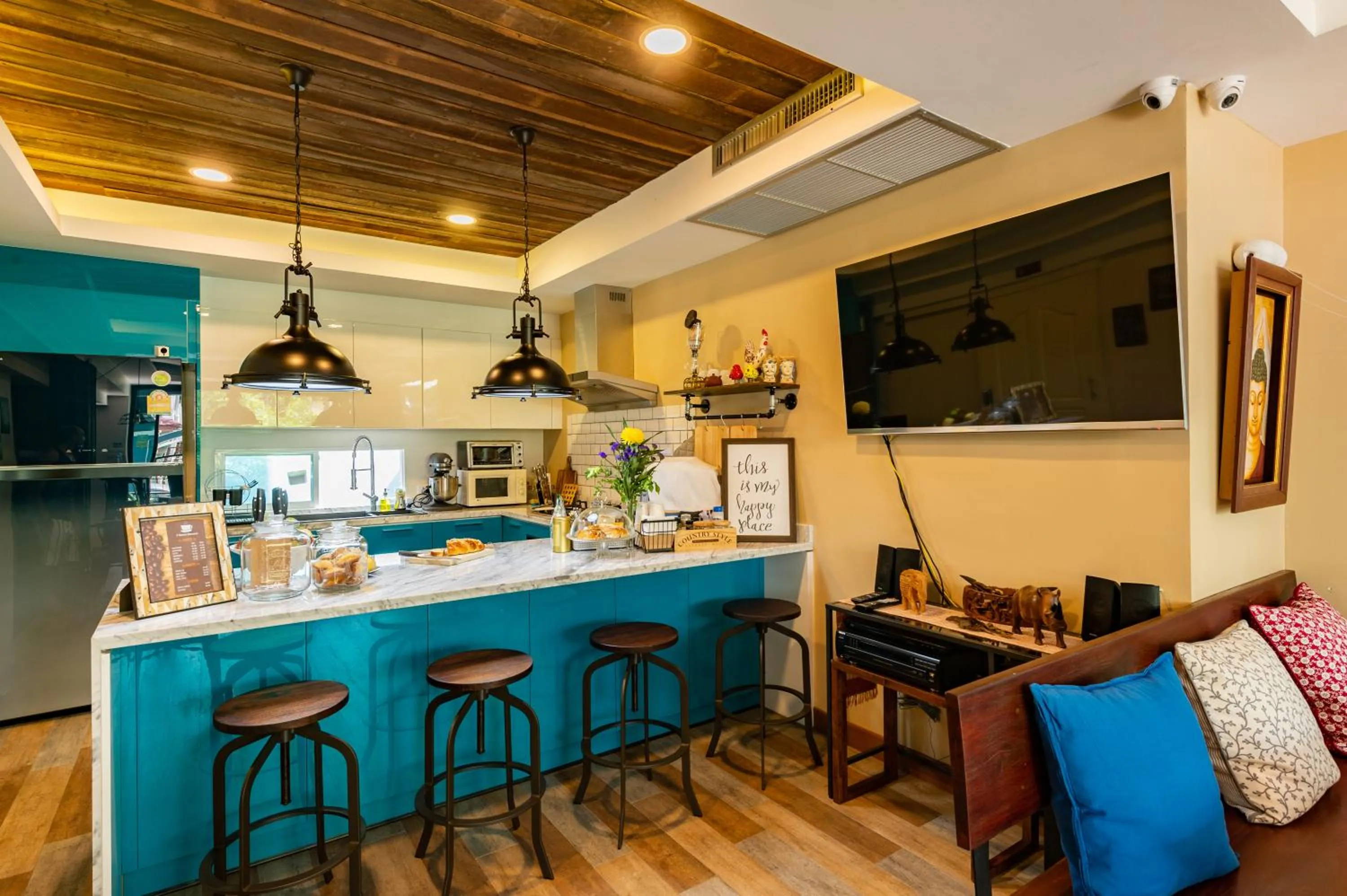 Lounge or bar in Maneeya Park Residence