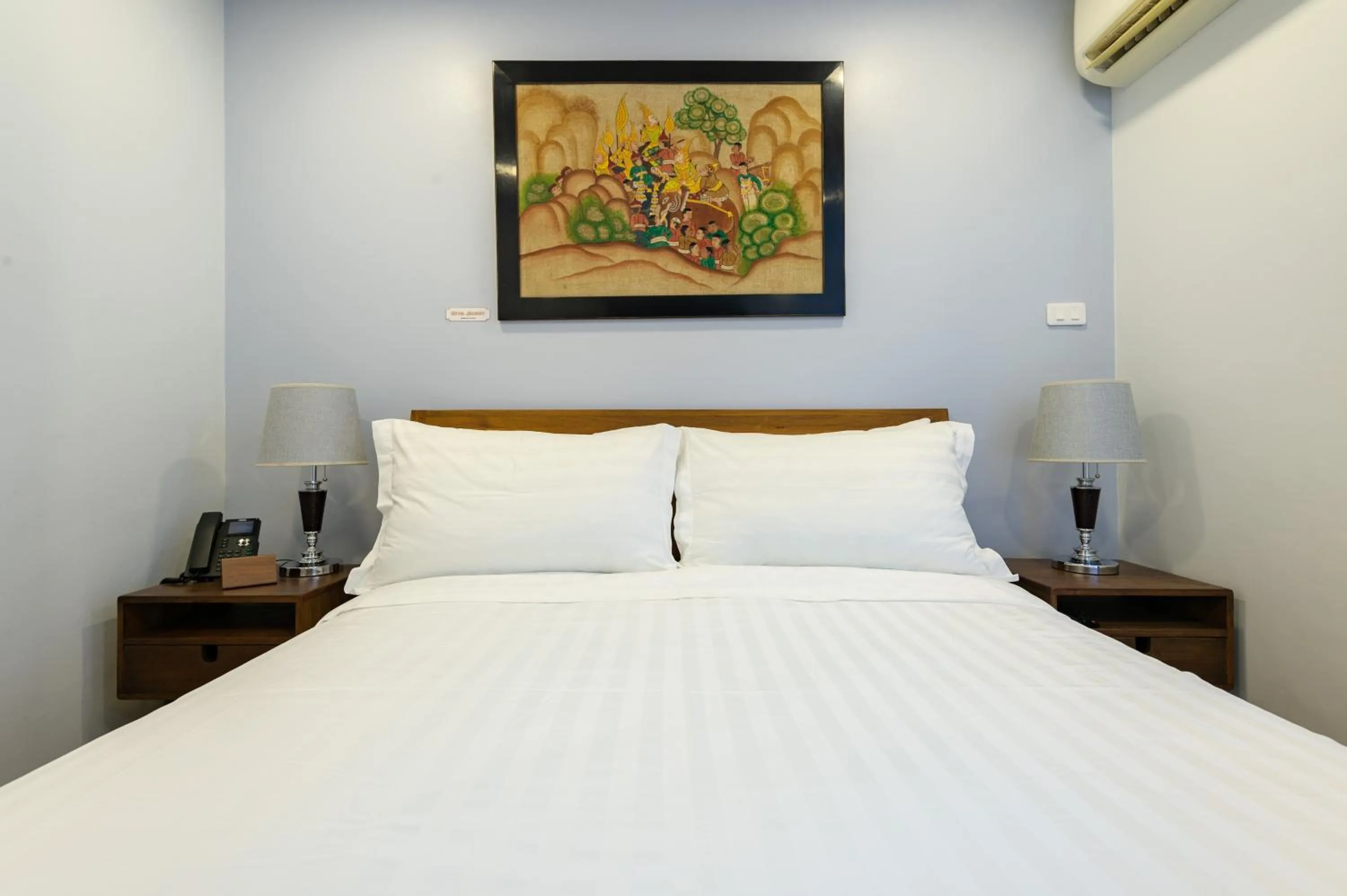 Bedroom, Bed in Maneeya Park Residence