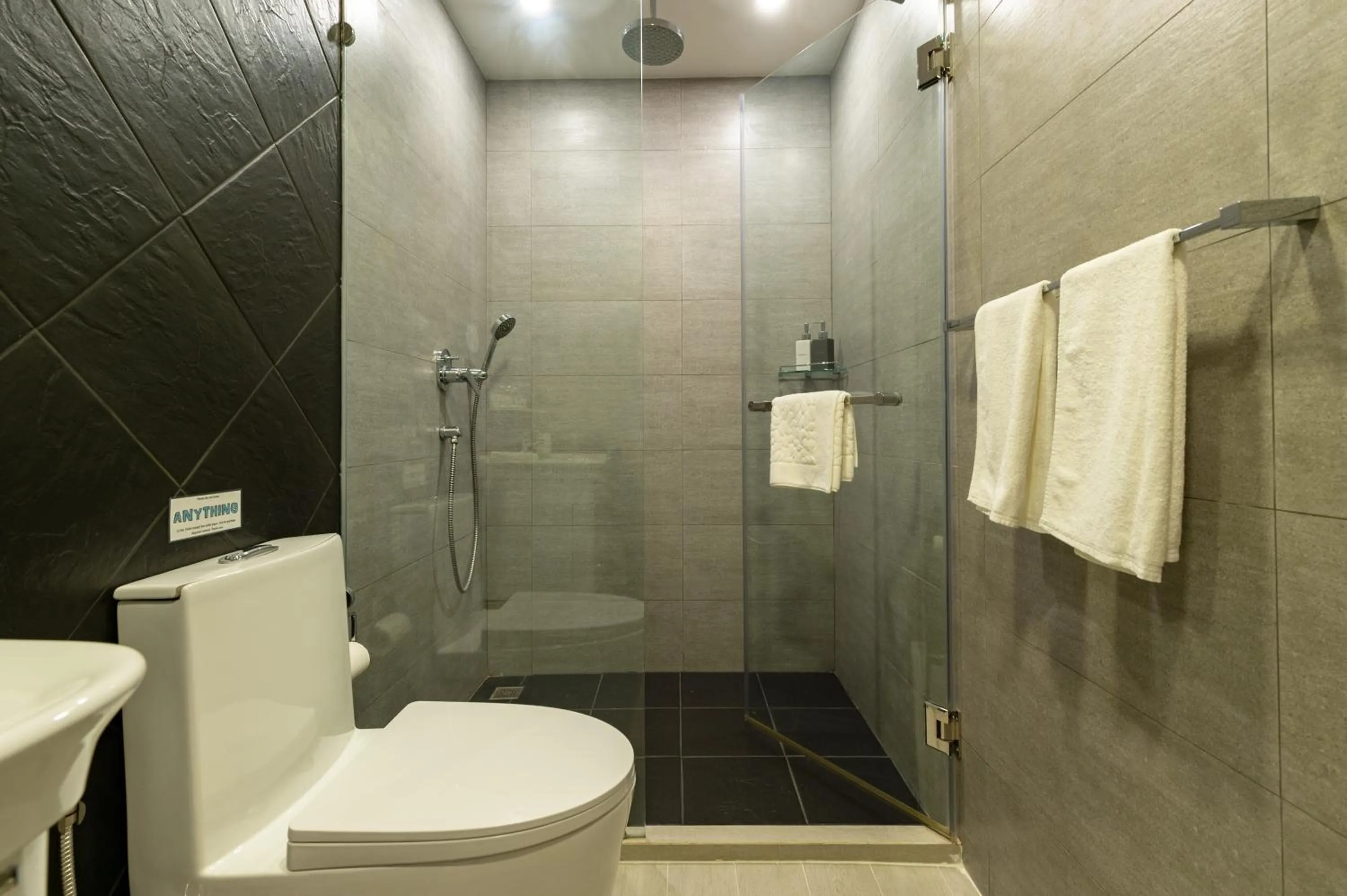 Shower in Maneeya Park Residence