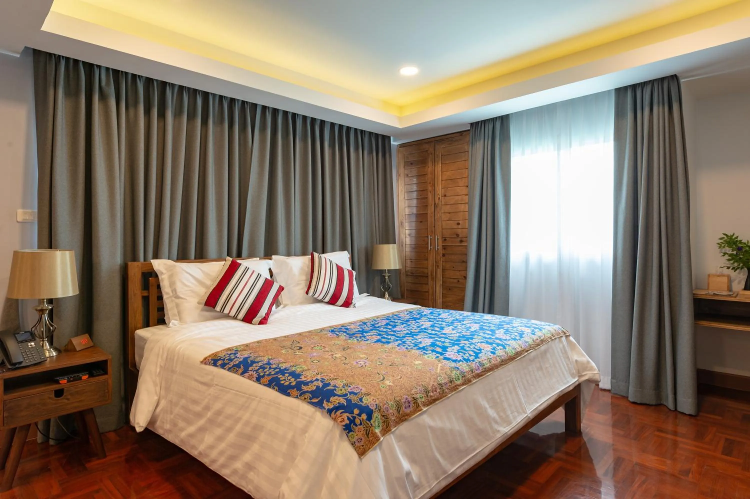 Bed in Maneeya Park Residence