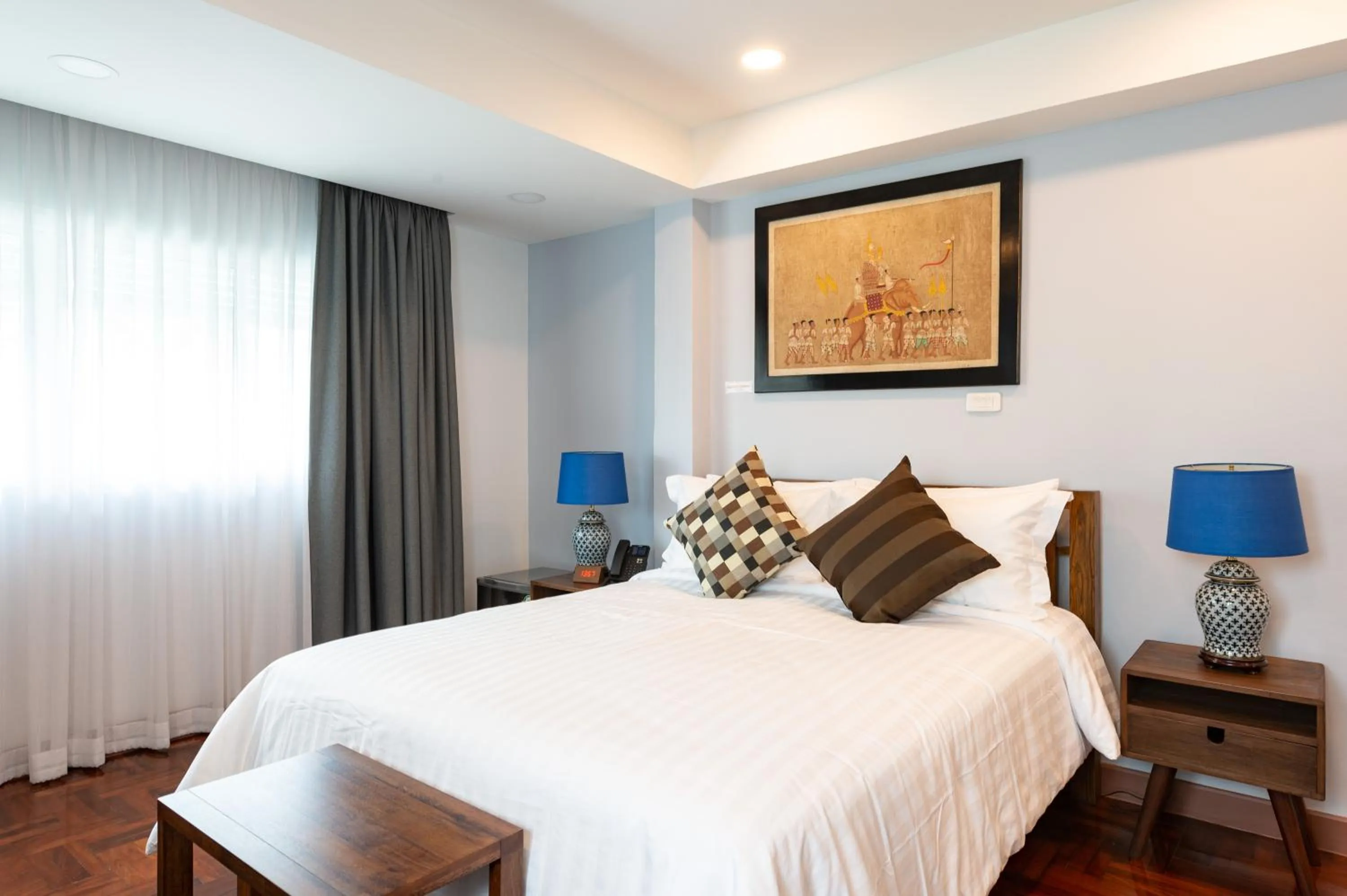 Bed in Maneeya Park Residence