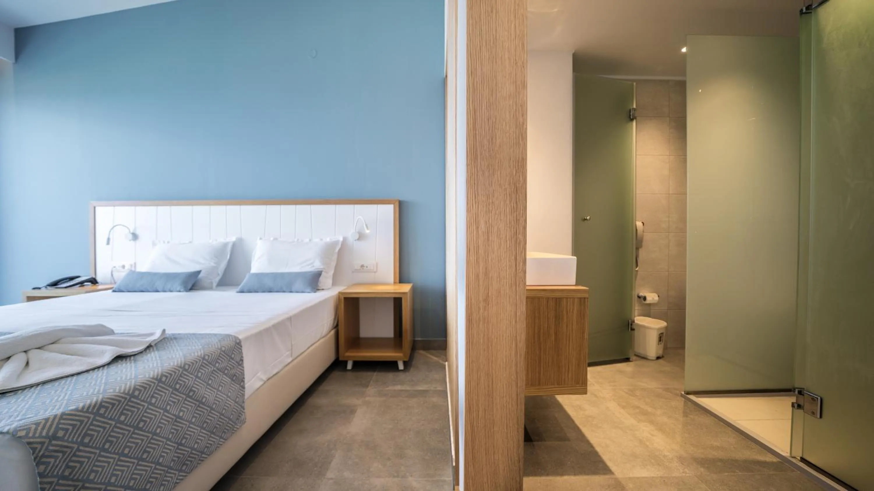 Bedroom, Bed in Panorama Village Hotel