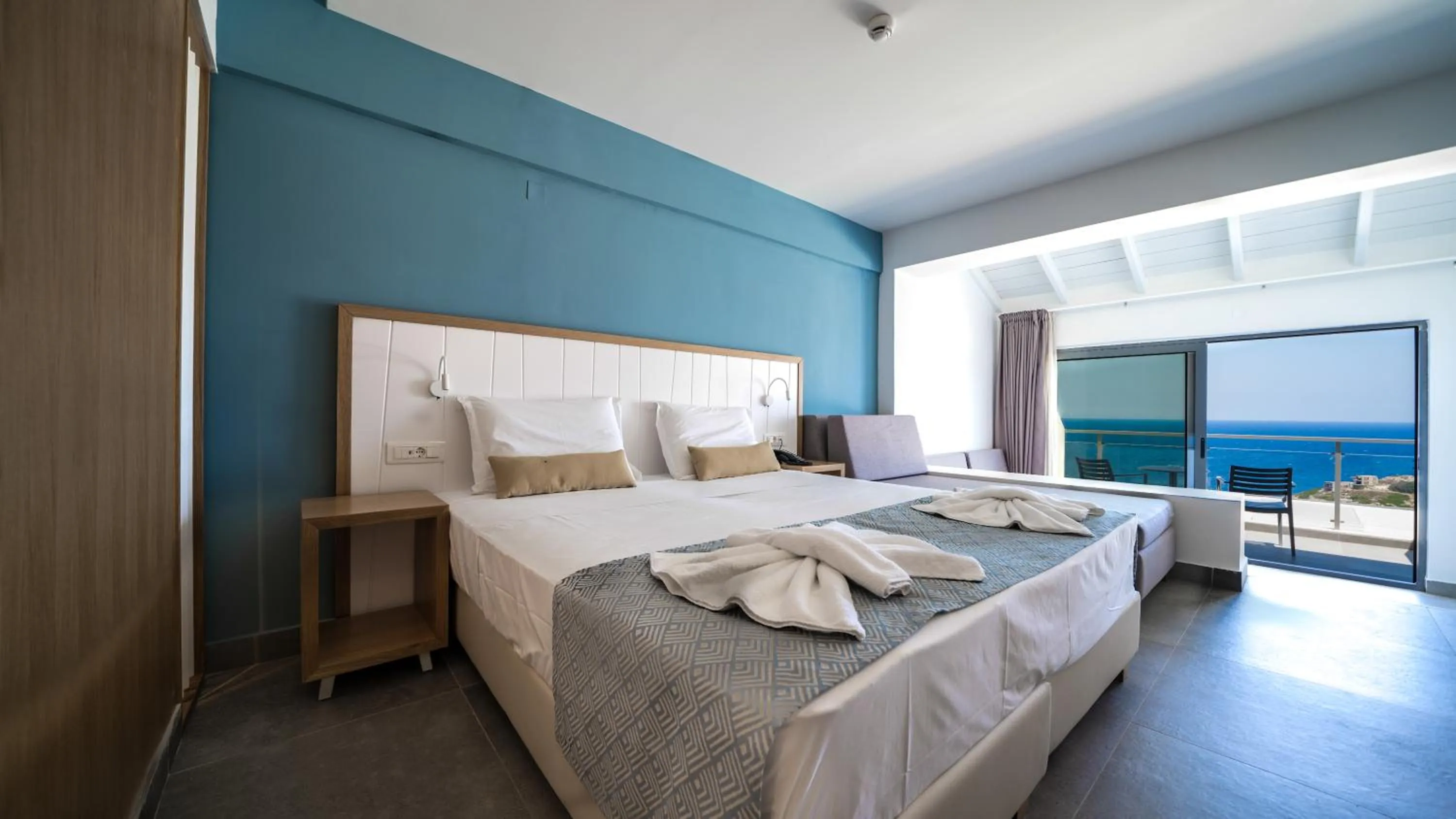 Bedroom, Bed in Panorama Village Hotel