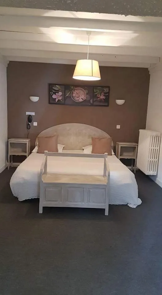 Bedroom, Bed in Le Petit Manoir Hotel Provence