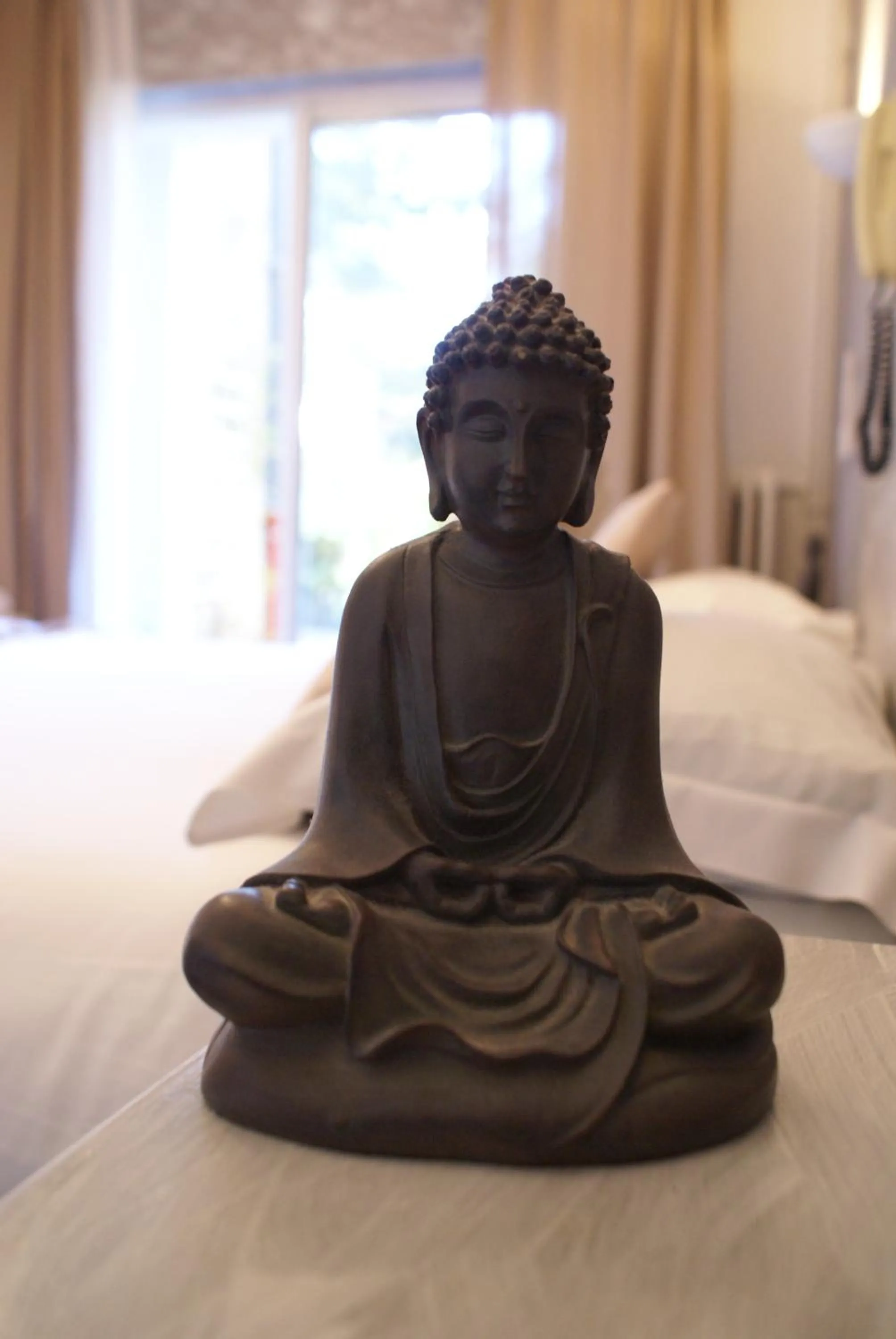 Bed in Le Petit Manoir Hotel Provence