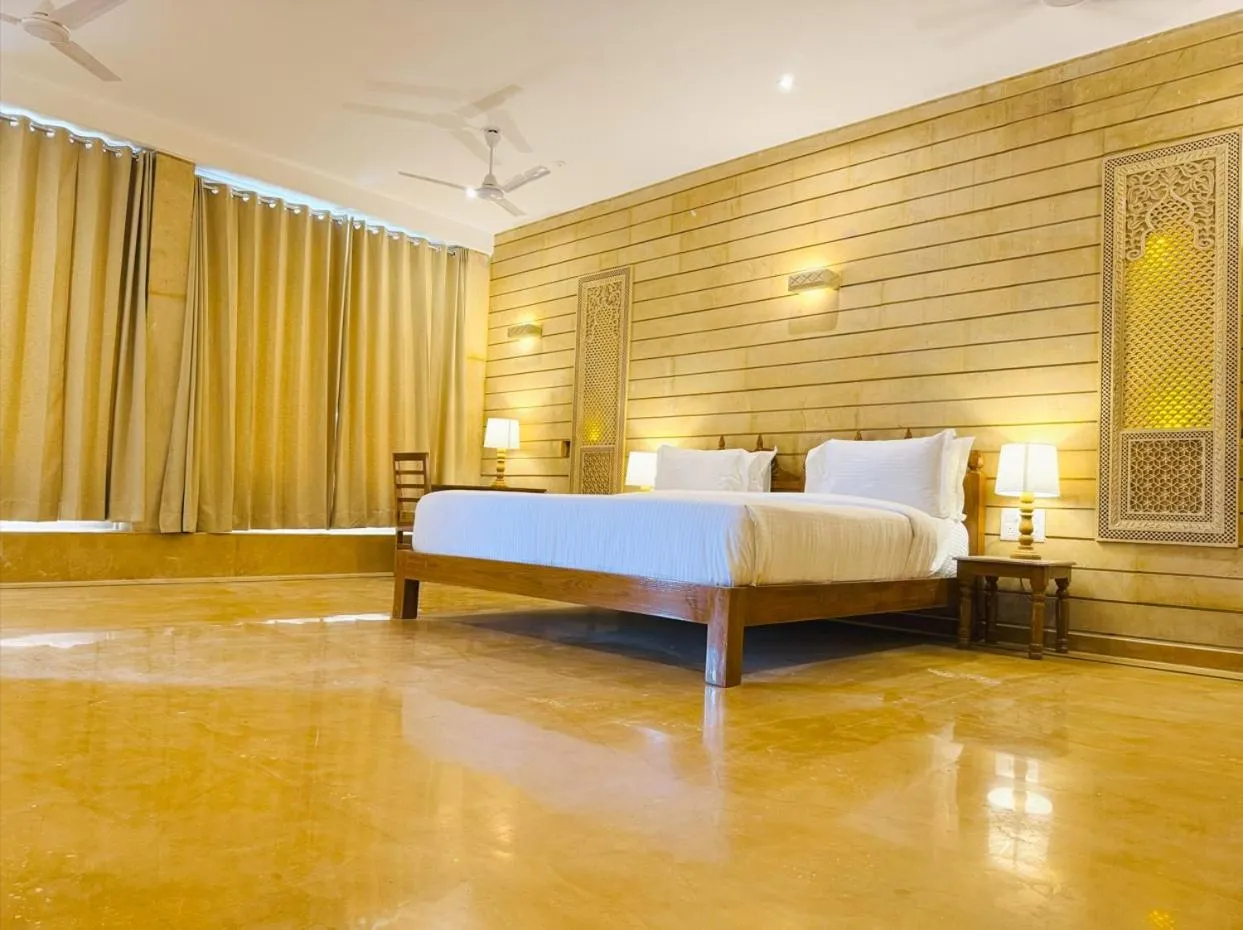 Bed in Hotel Golden Haveli