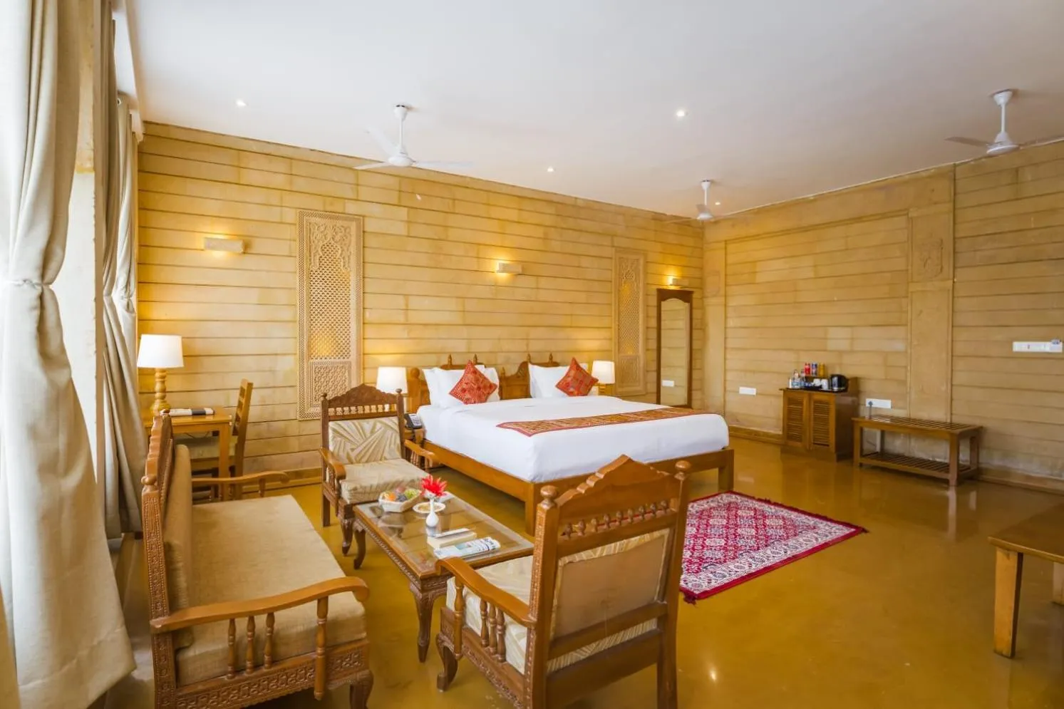 Bed in Hotel Golden Haveli