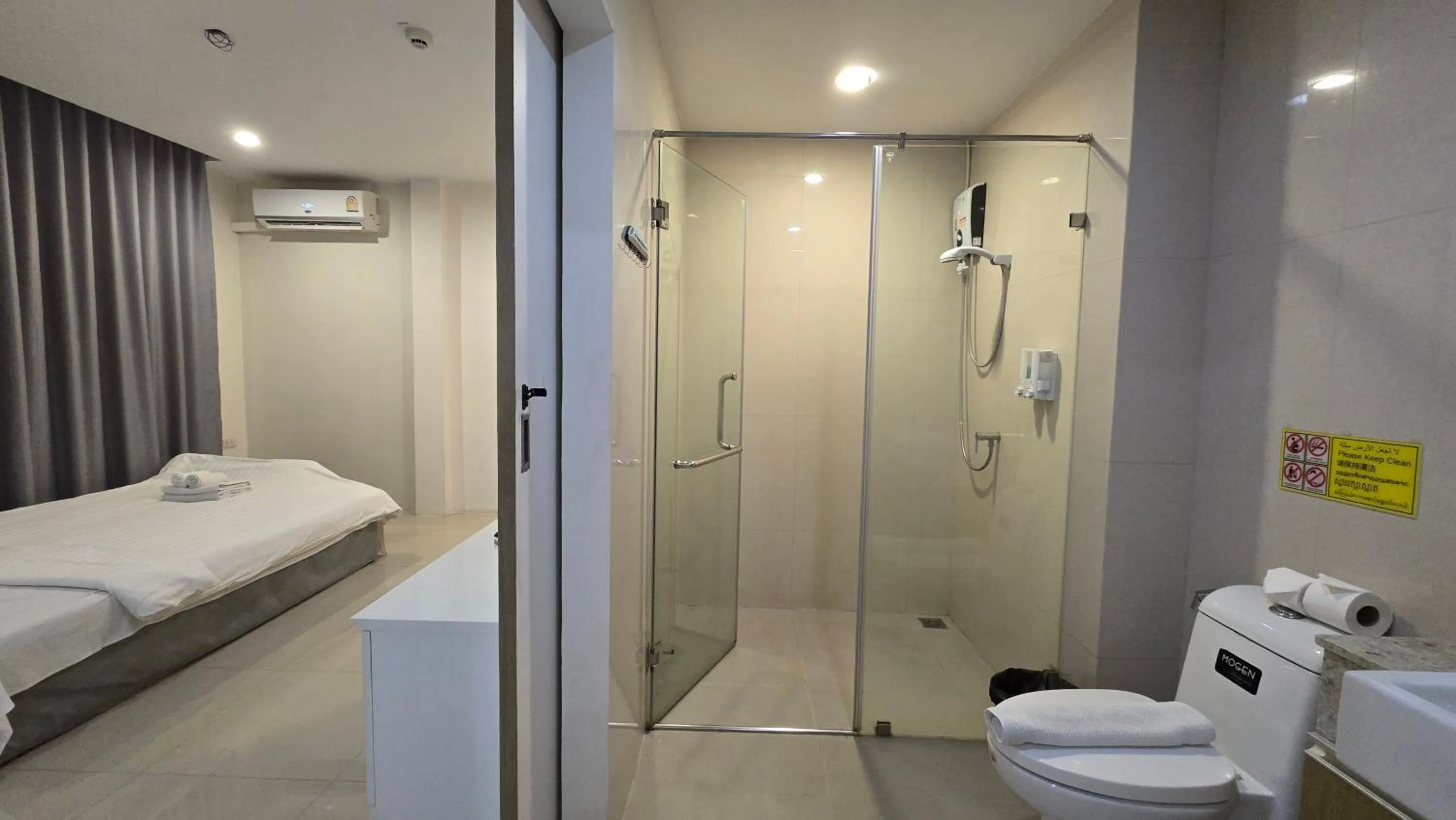 Toilet in Sleepstation at Pratunam