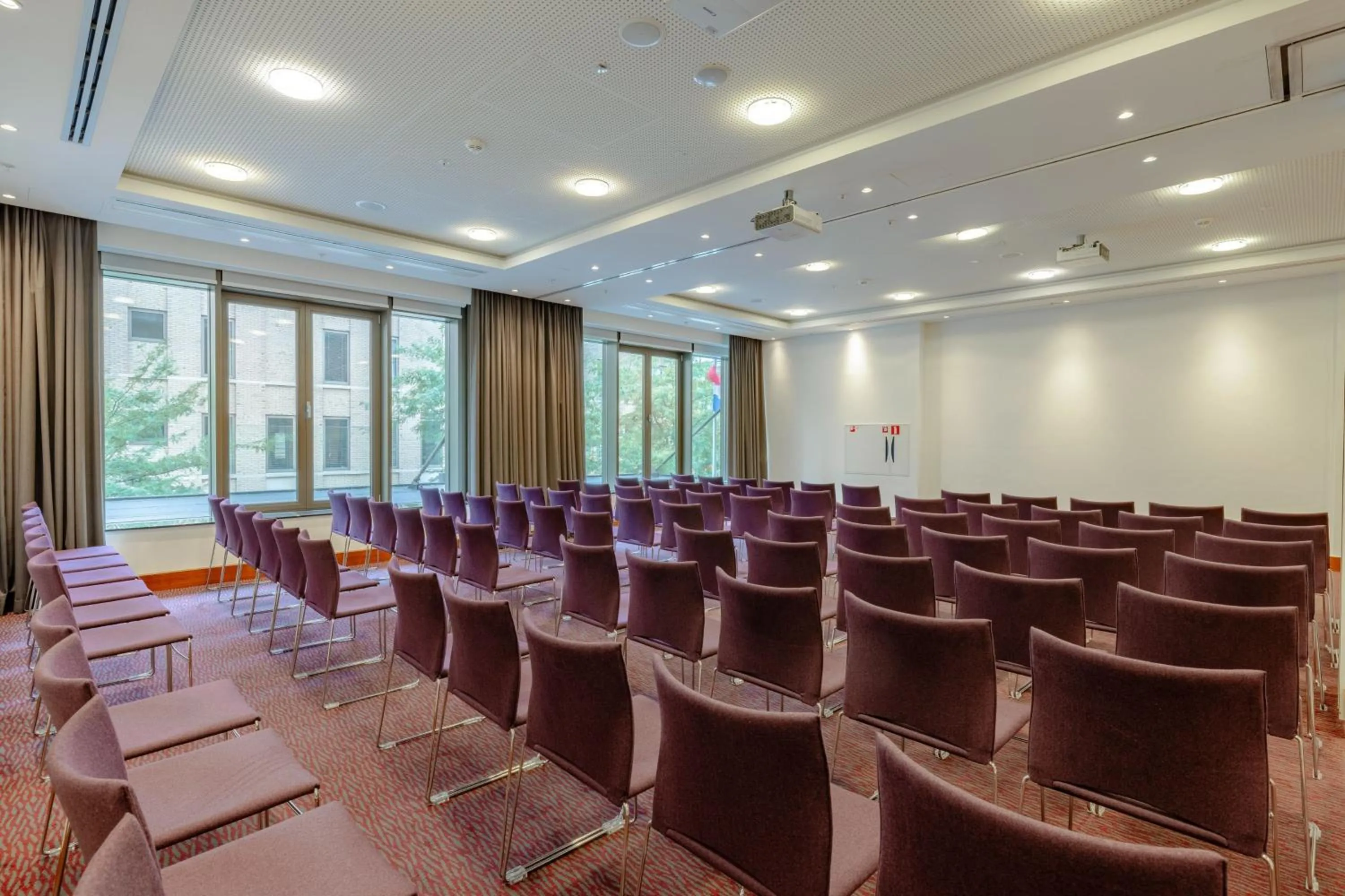 Meeting/conference room in Crowne Plaza Amsterdam - South by IHG