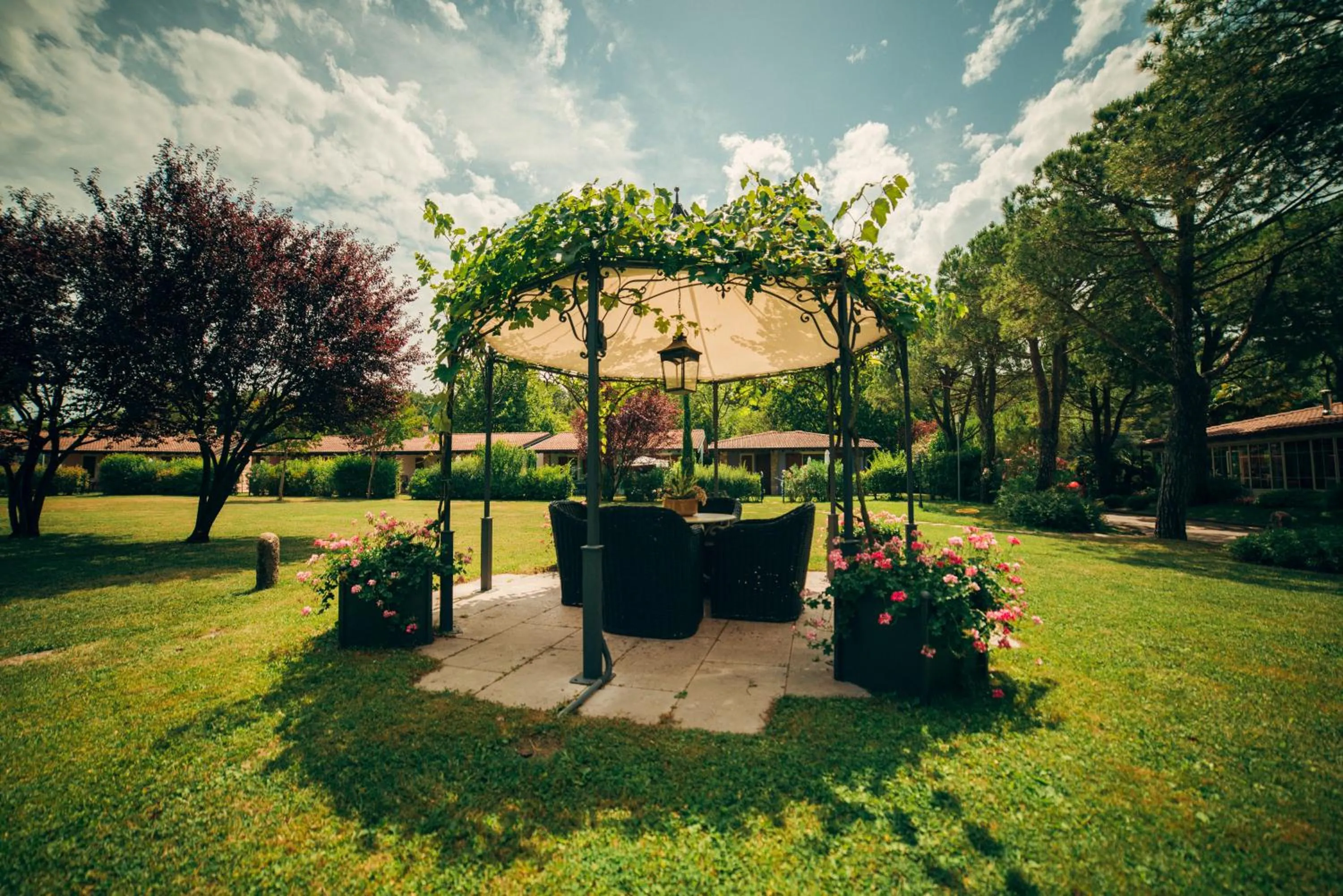 Garden in Park Residence Il Gabbiano