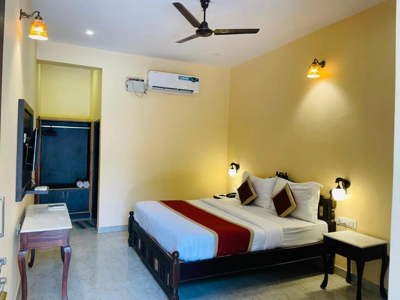 Bedroom, Bed in Sajjan Bagh Resort