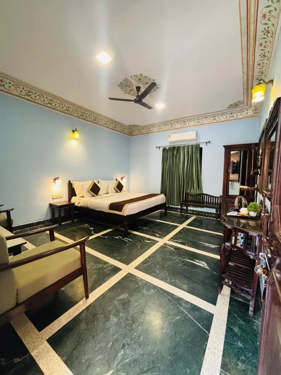 Bed in Sajjan Bagh Resort