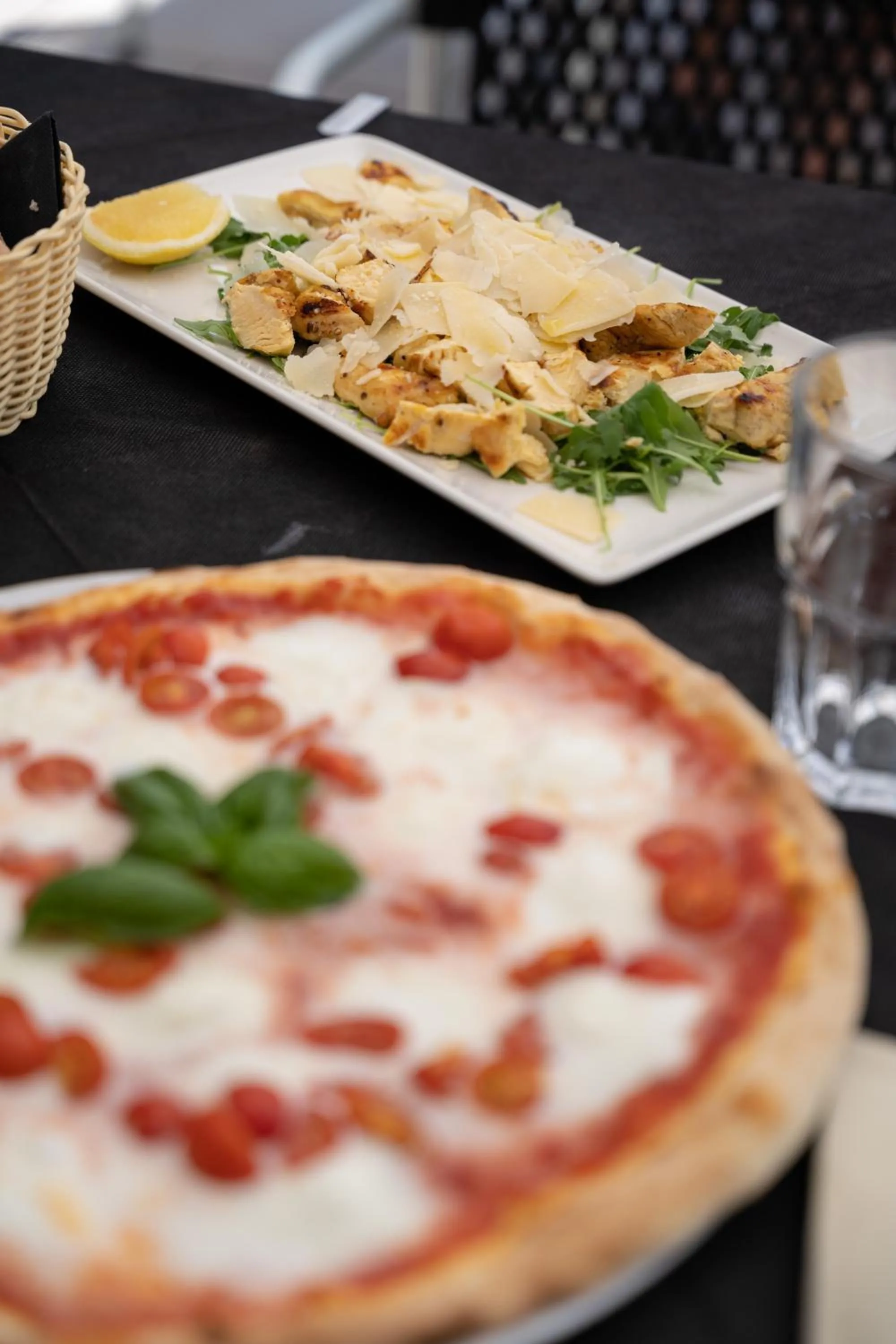 Restaurant/places to eat in Residence Primera