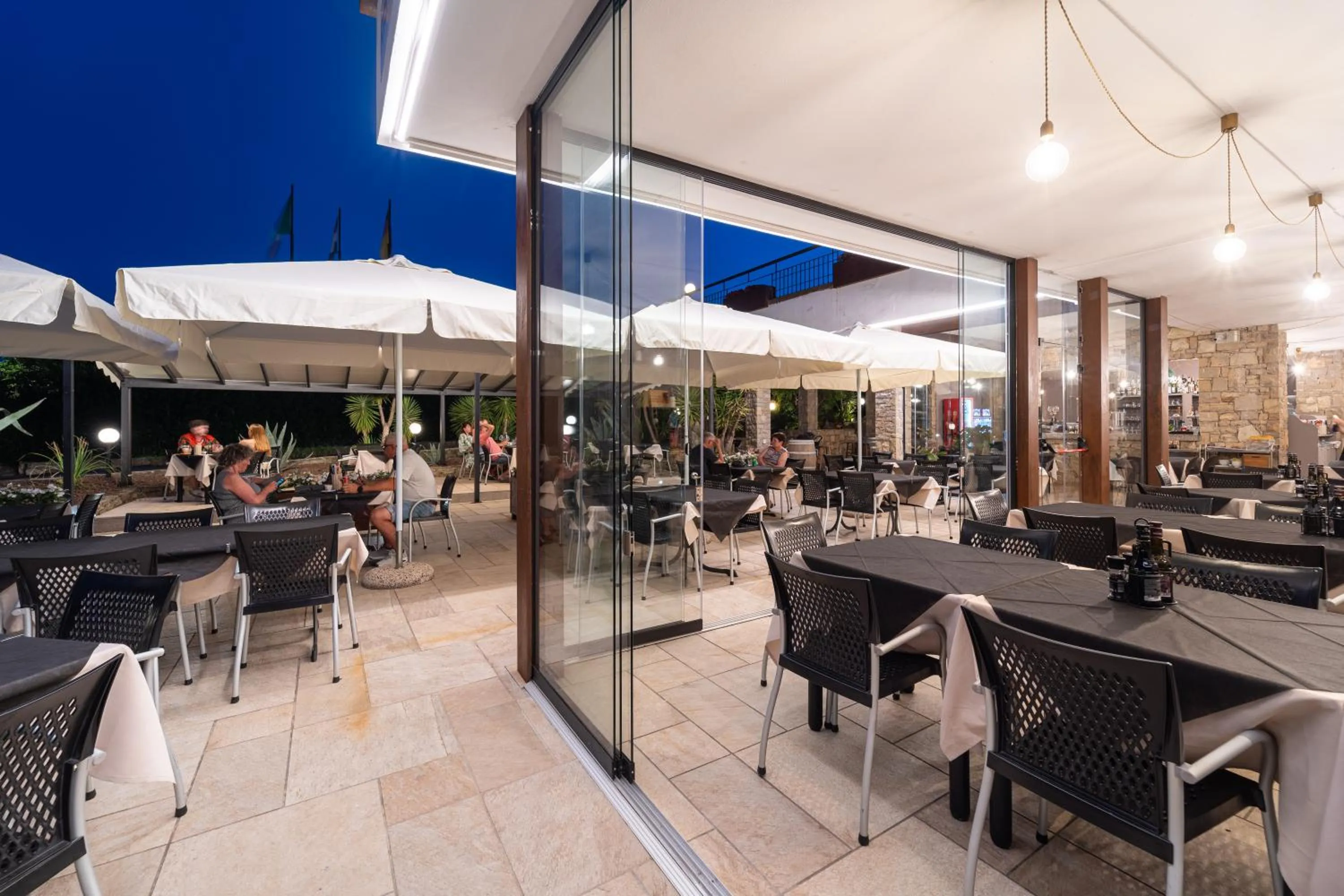 Restaurant/places to eat in Residence Primera