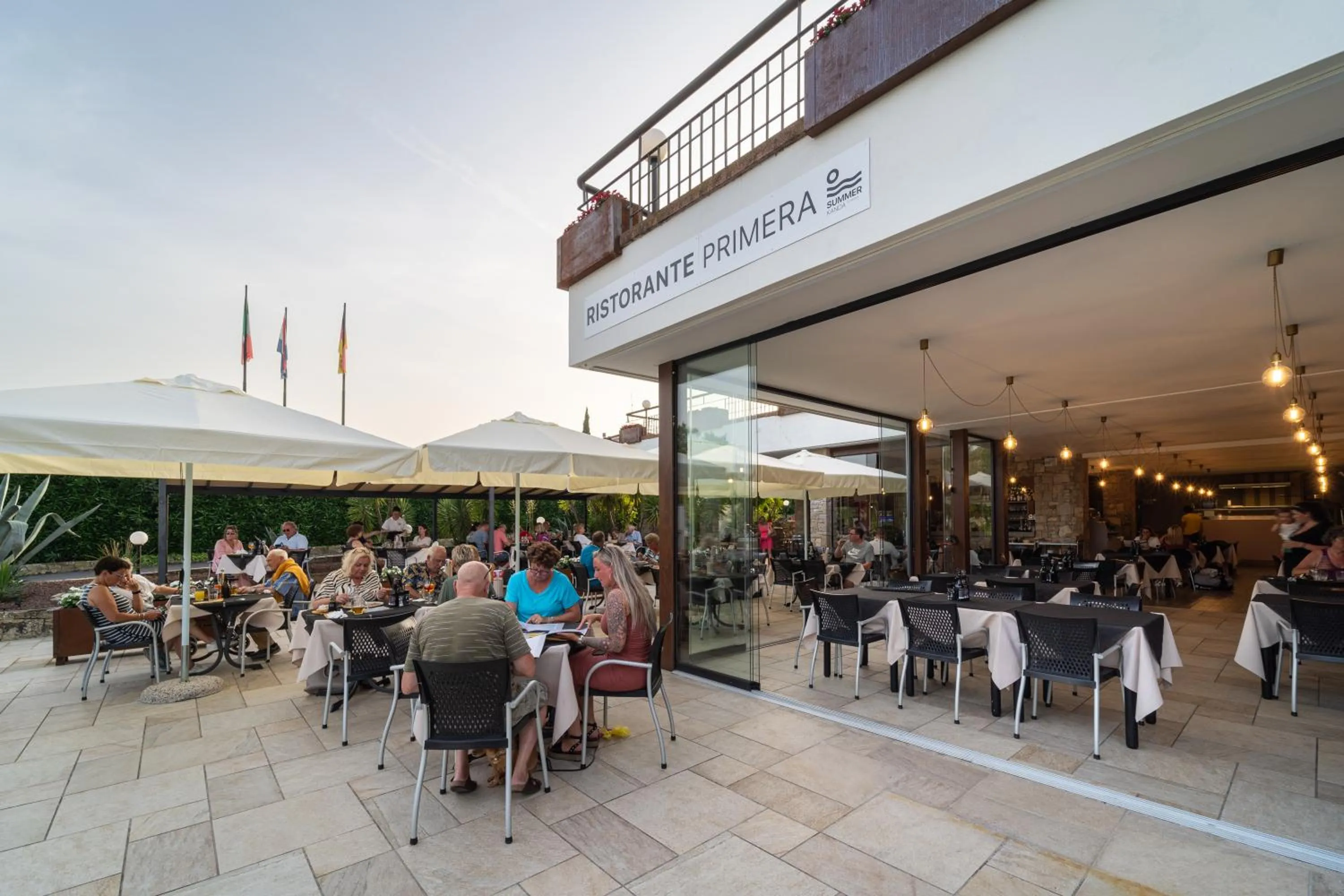 Restaurant/places to eat in Residence Primera