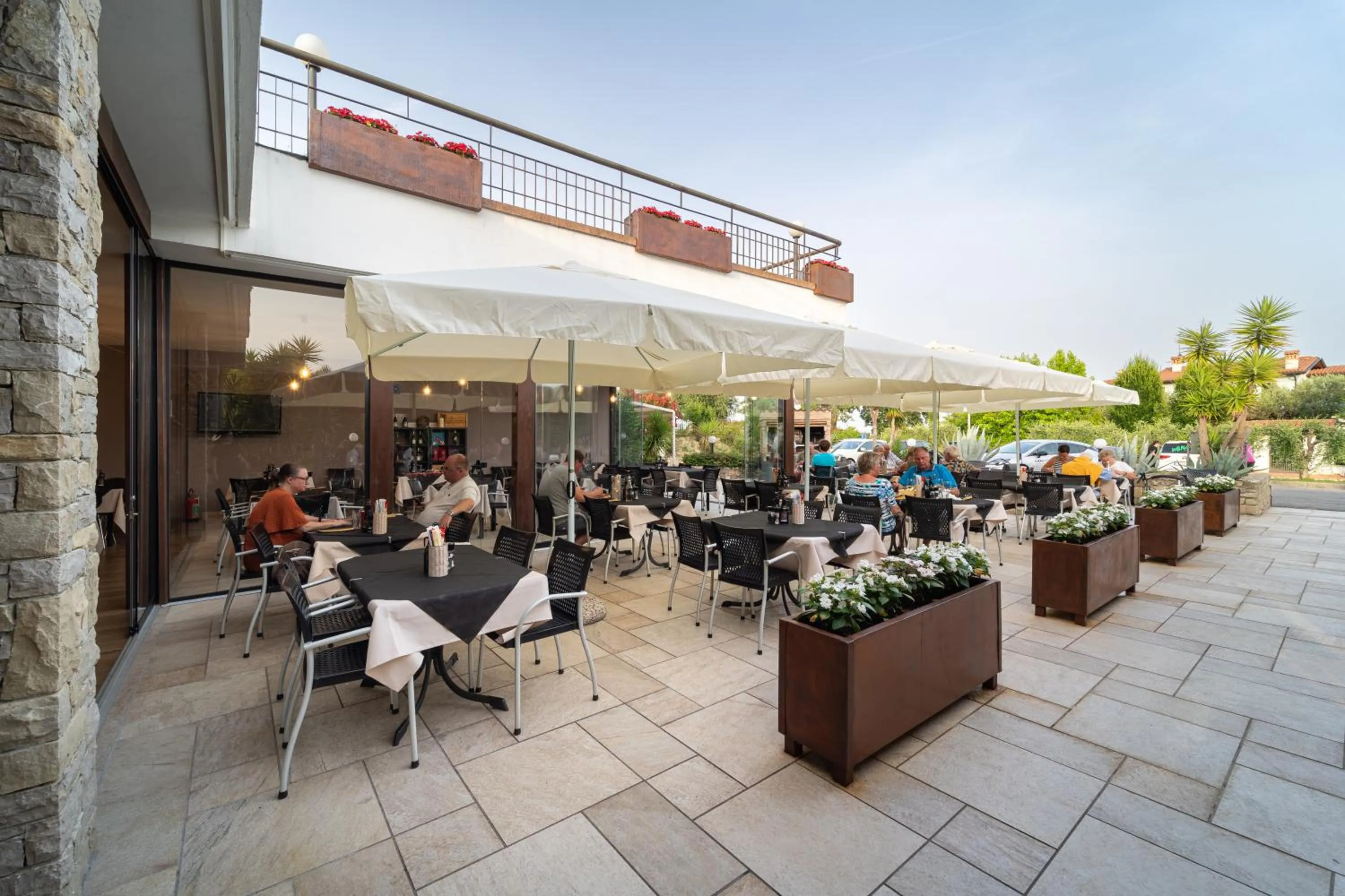 Restaurant/places to eat in Residence Primera