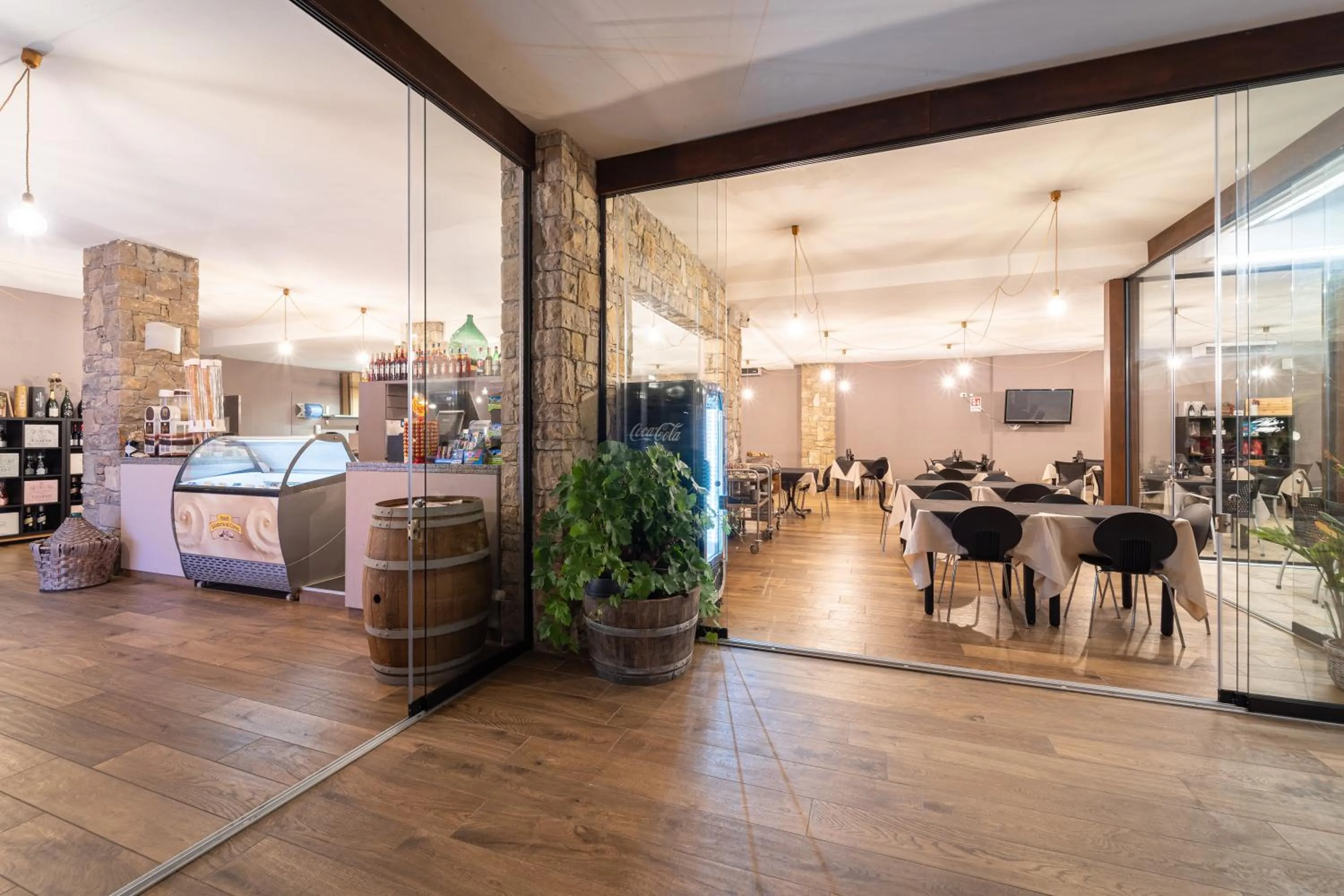 Restaurant/places to eat in Residence Primera